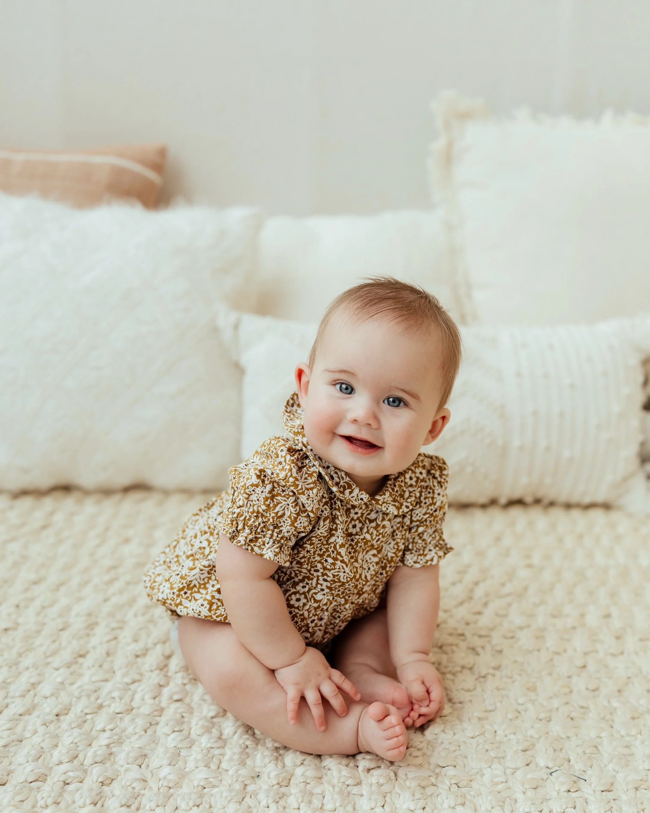 Happy Friday! Did you know? My Minneapolis studio is open for all session types, not just newborn! Whether you are looking for a maternity, milestone, family, or branding photo session, my studio is always an option for you!

Both of the dresses mom 