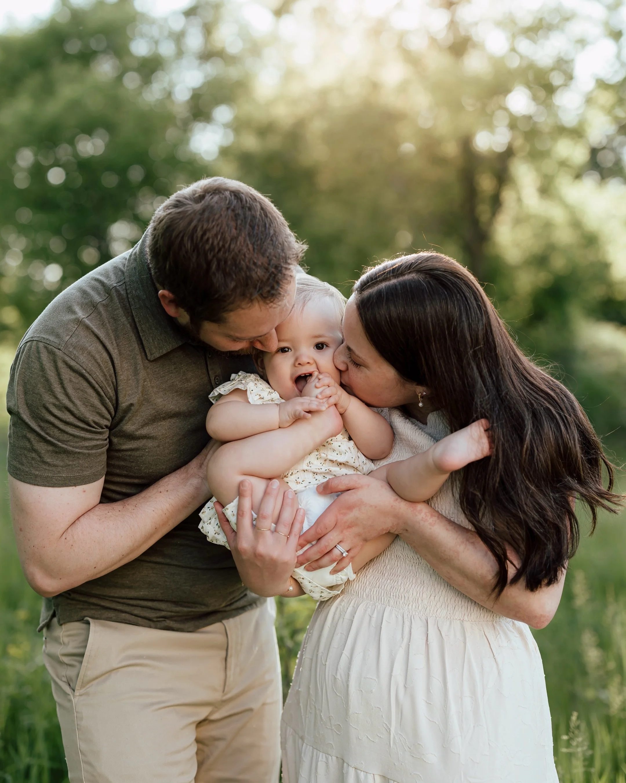 Some sunny family photos for this cloudy day! We have had such wonderful light this year for Minnesota family photo sessions! Last year the skies were almost constantly hazy from wildfire smoke, which made a big difference in what type of light we we
