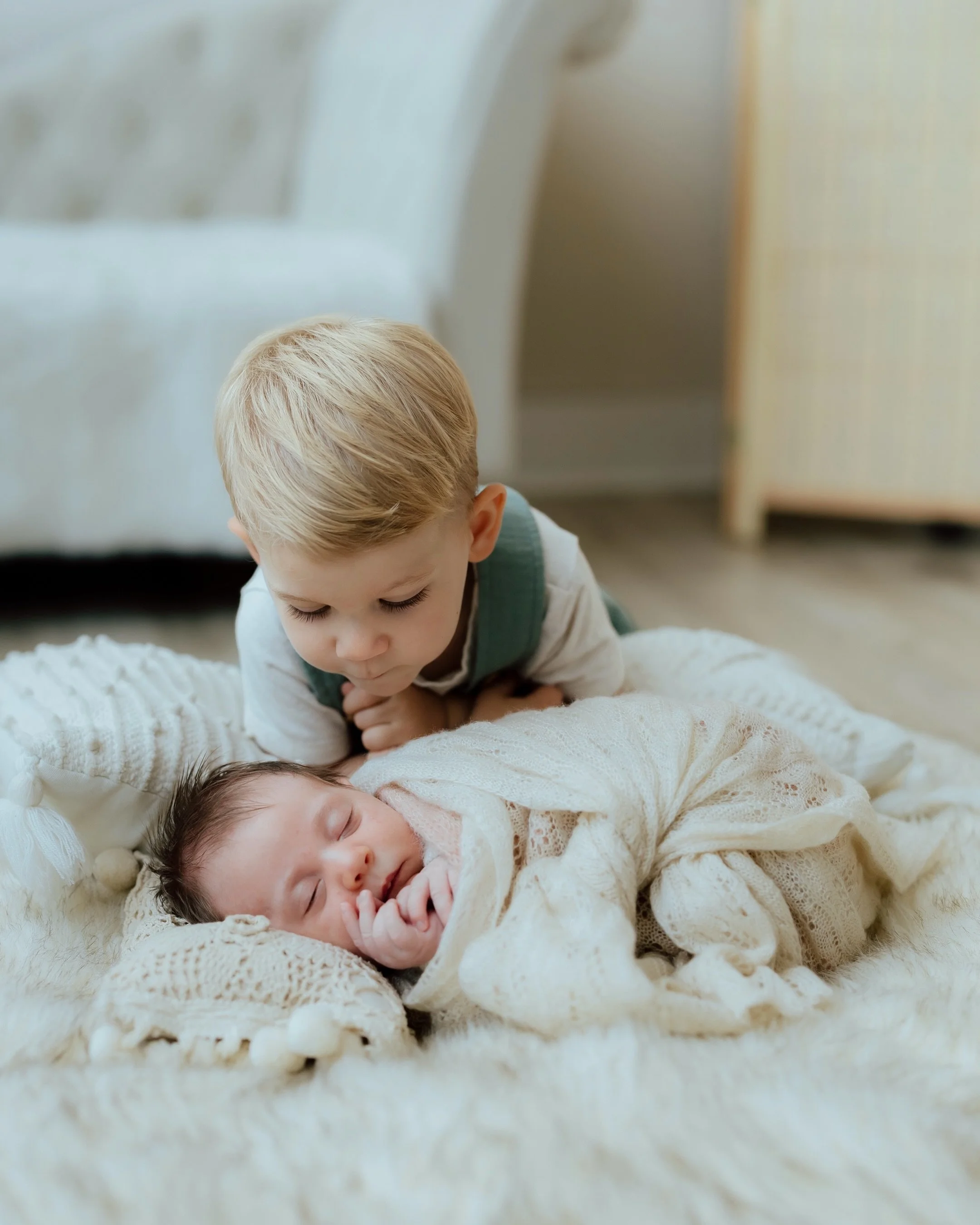 Some candid family newborn photo session moments from my Minneapolis studio this summer! It&rsquo;s been a hot week here in Minnesota, but cooler weather is (hopefully) coming this weekend! I&rsquo;ll be up in Duluth for an anniversary trip with Adam