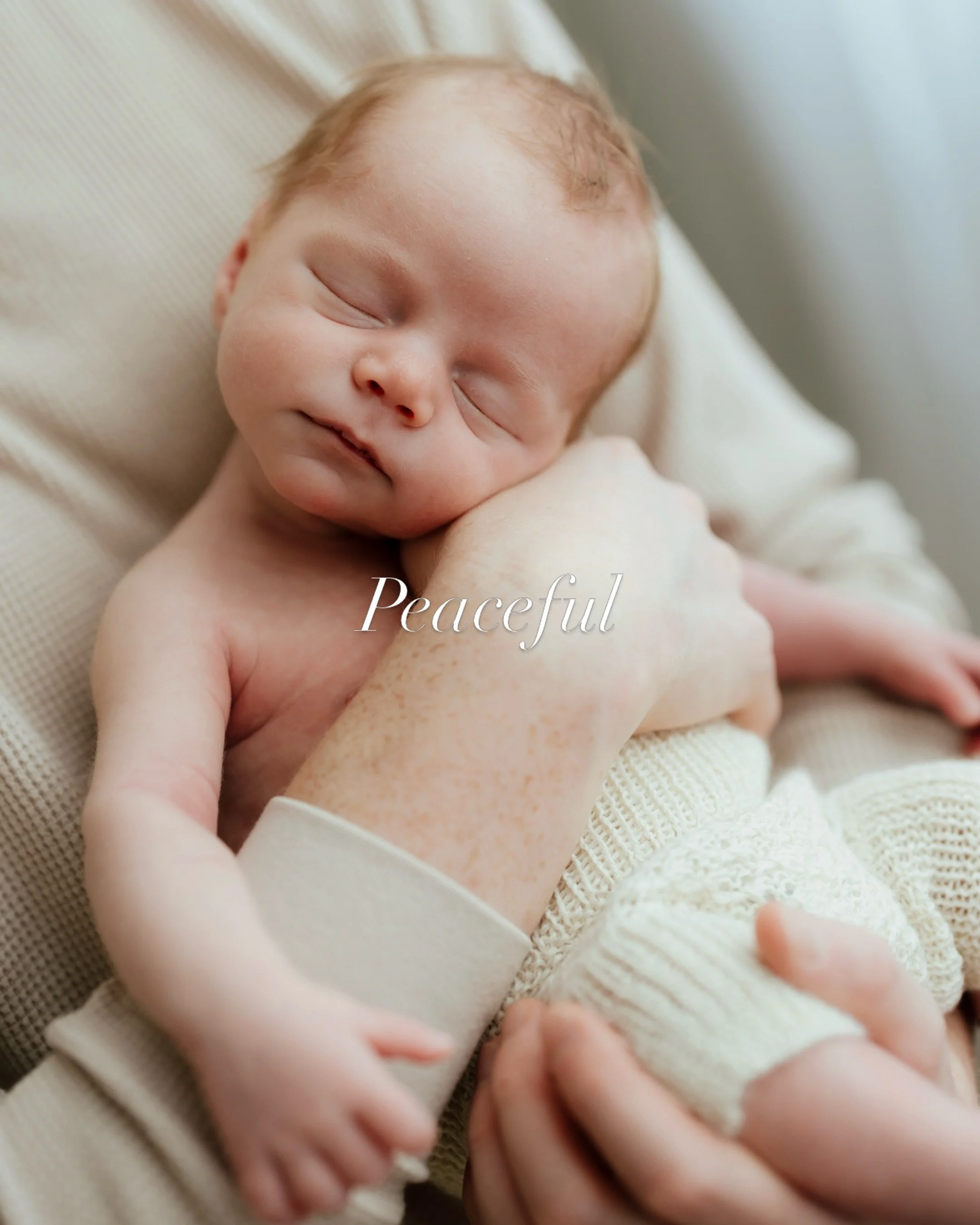 Those tiny fingers. That sleepy little curl. 🤍

This family is celebrating this moment, and watching them meet their baby for the first time was everything. They are a part of my Newborn Milestone Program and we are capturing their story from pregna