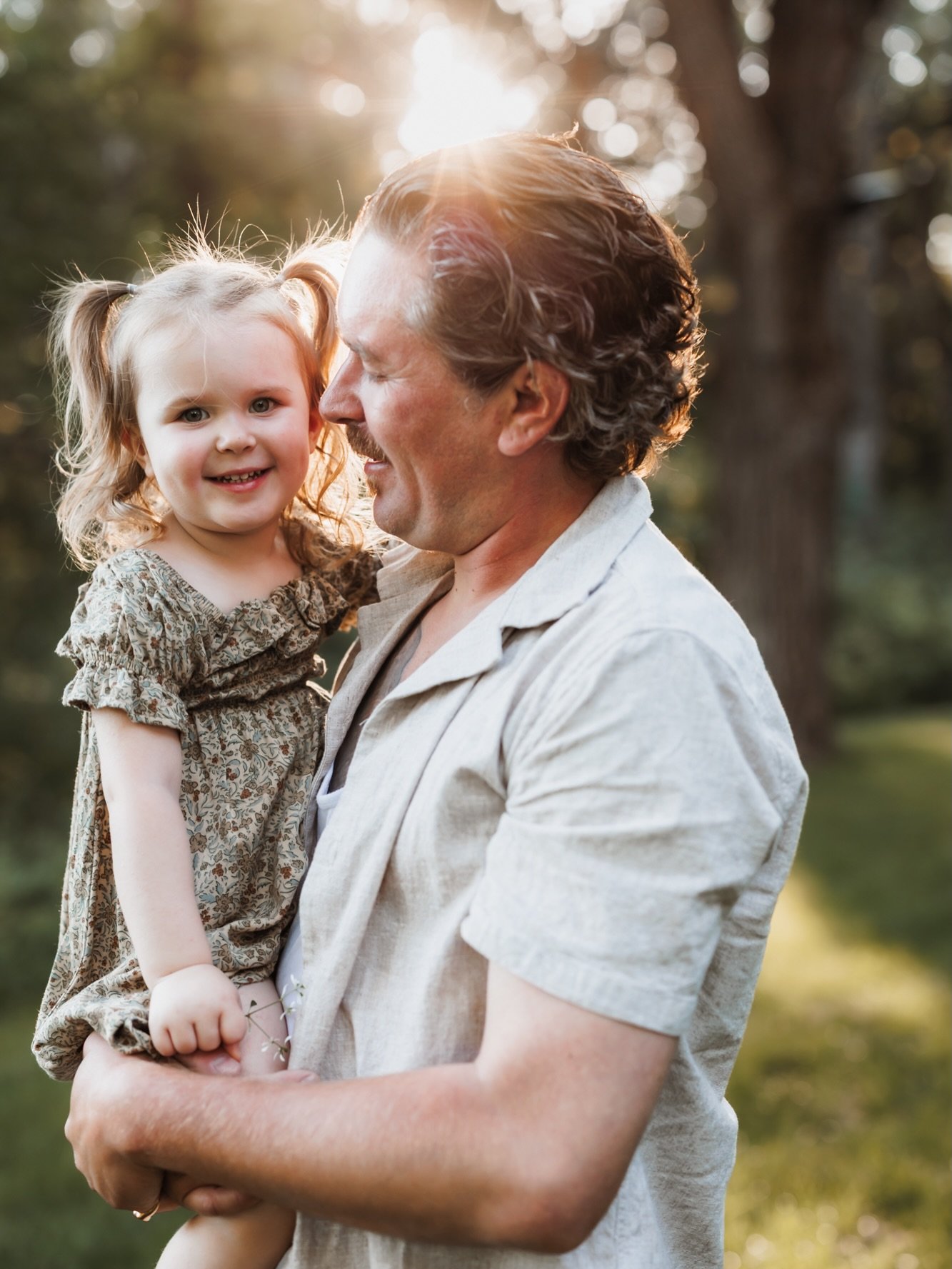 Tips for Surviving Busy Season as a Photographer in Minnesota

I get it, September - November can feel overwhelming as a family photographer.  Whether you are scheduling full sessions or a day of mini sessions, you need to be on your A game.  There i
