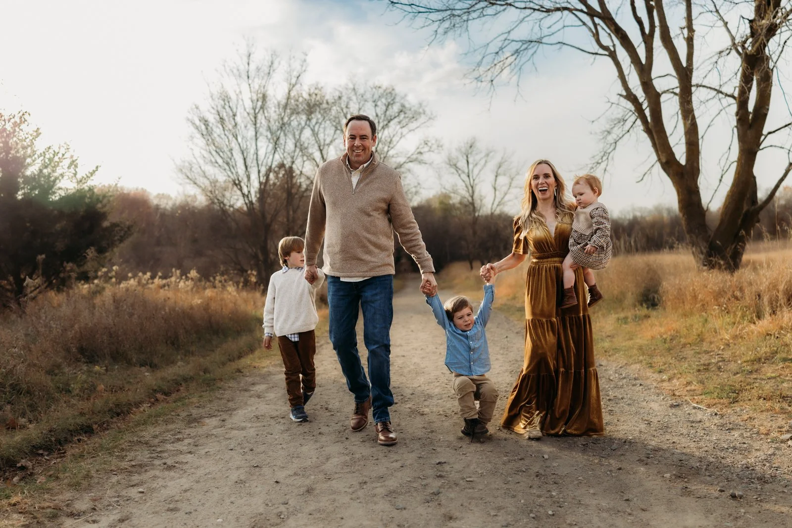 Perfect Outfits for Outdoor Family Pictures in Minnesota
