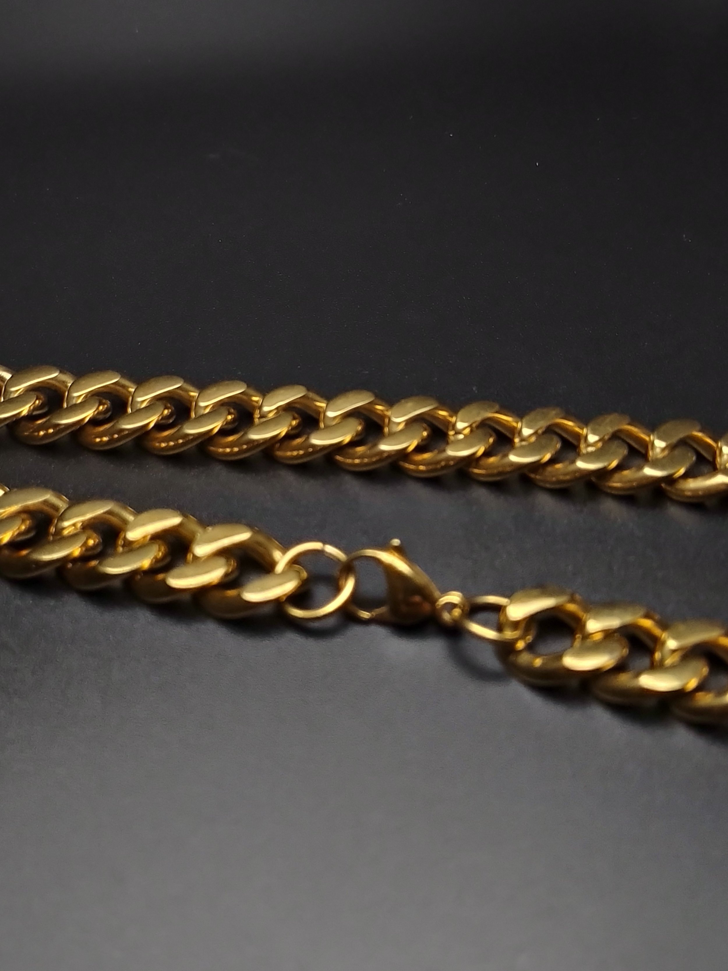 diamnod-crub-cut-chain-gold-12mm-clasp..jpg
