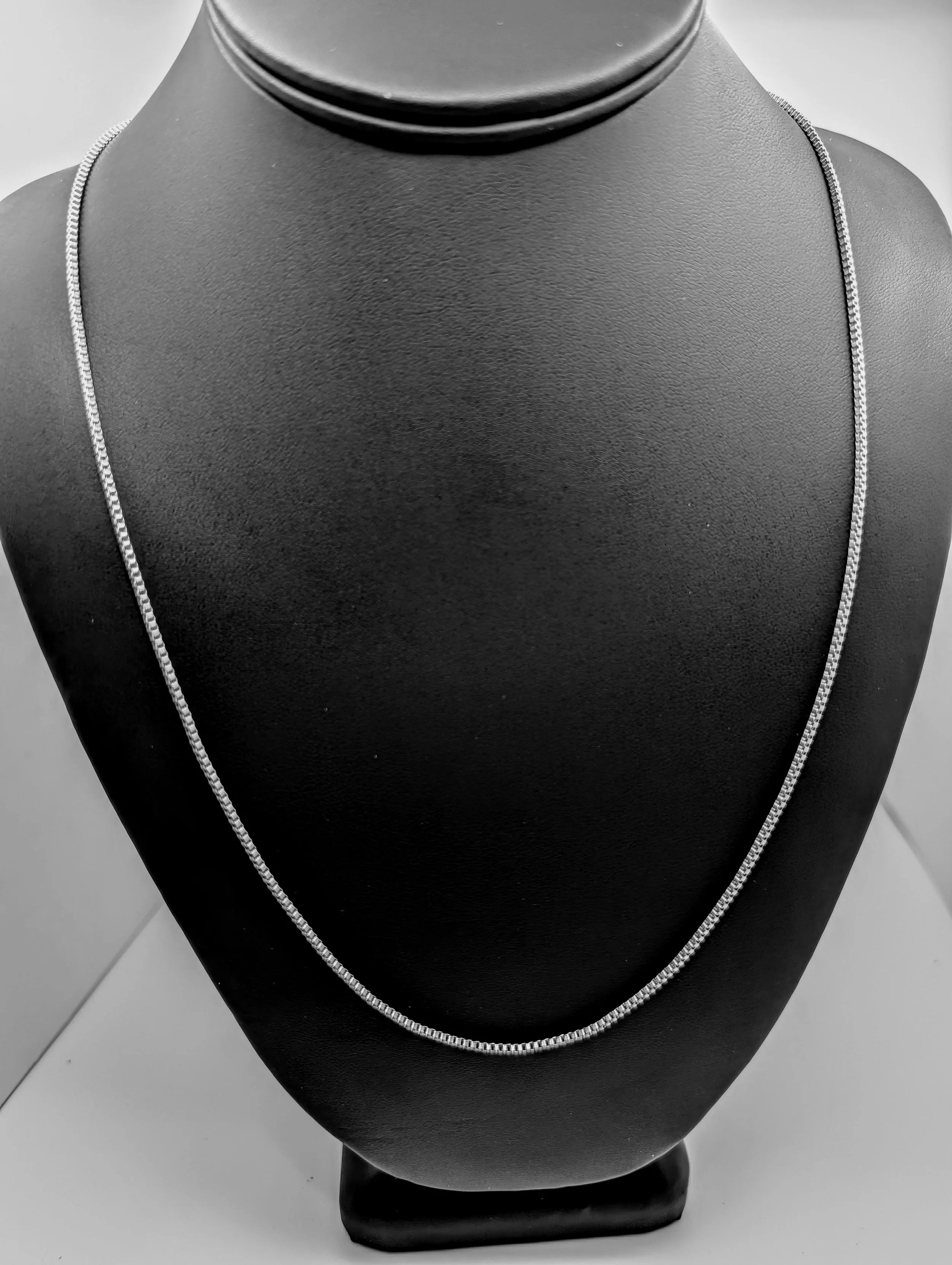 silver-box-chain-24inch-neckless.jpg