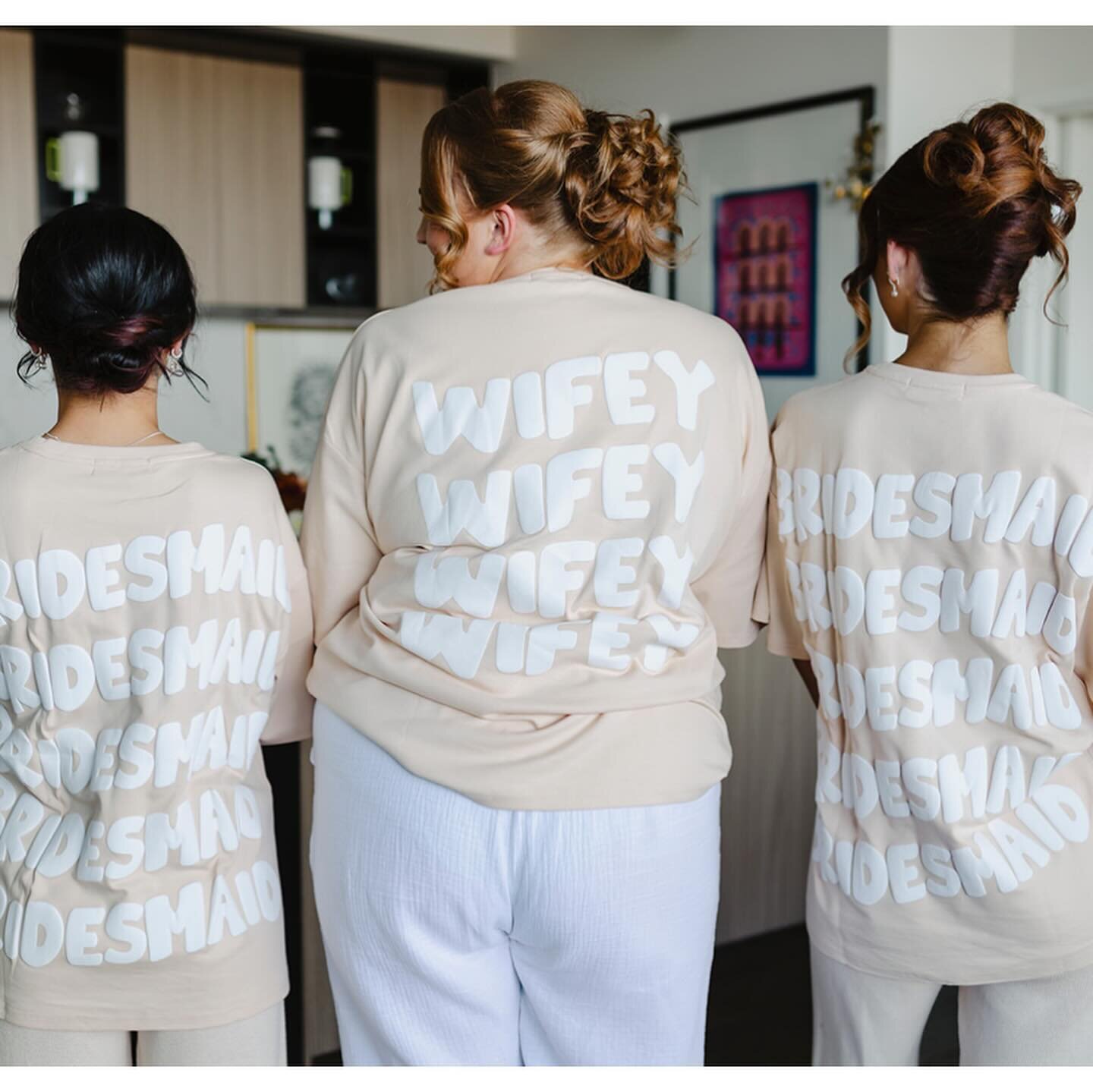 Flyn &amp; her besties 💕 

Hair @tietheknot.bridal 
Photo @loveissweetphotovideo