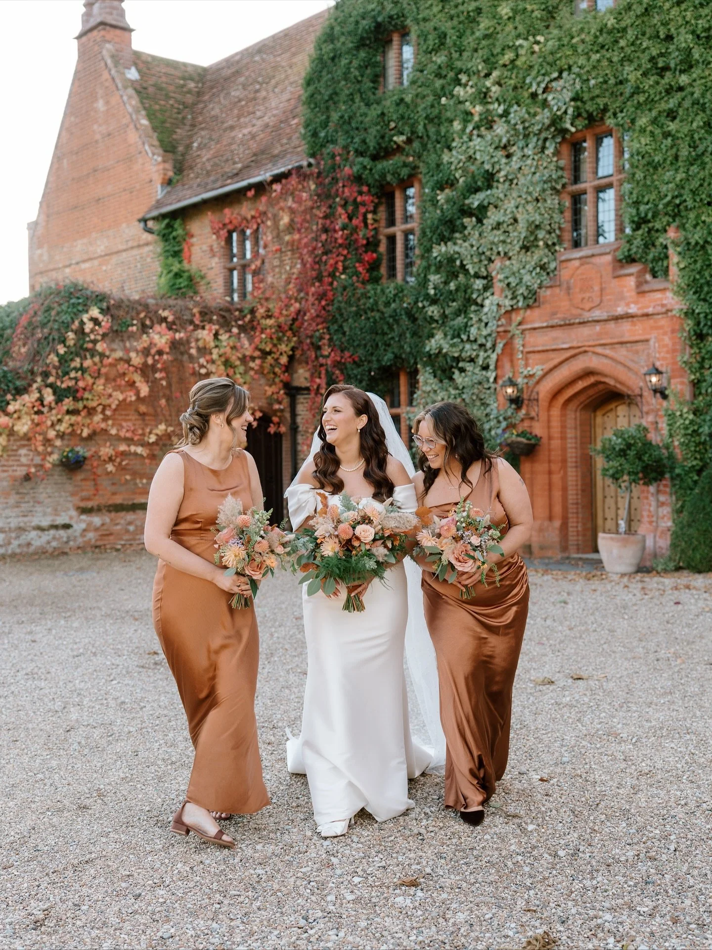 Catherine &amp; Dan&rsquo;s beautiful autumnal wedding with the perfect backdrop @woodhallmanor where all the autumn colours were popping. 

Complimented perfectly with the beautiful @sixstories bridesmaid dresses and as always stunning florals by @t
