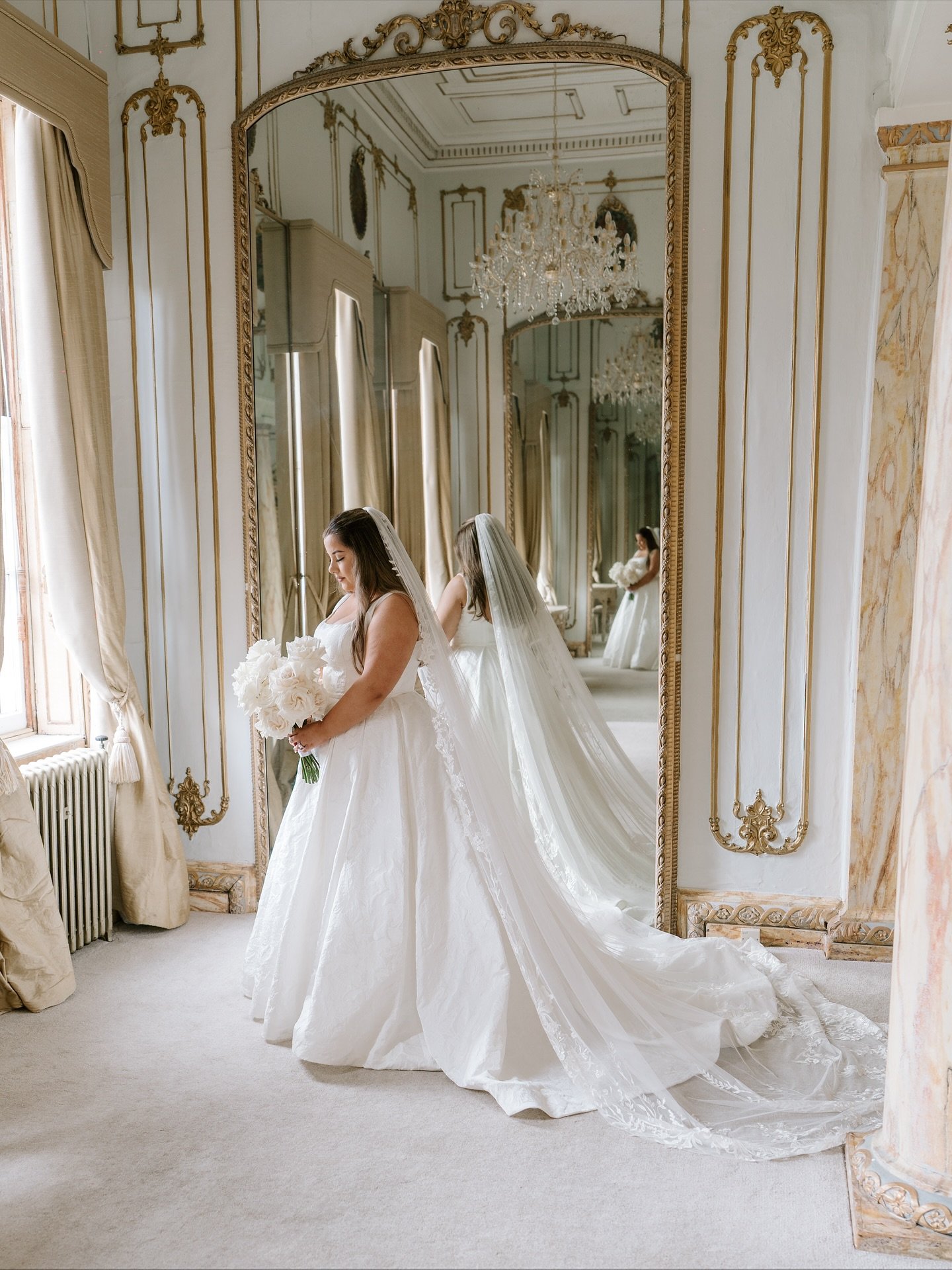 The final moments before you walk down the aisle deserve to be unhurried &mdash; time to breathe, reflect, and capture the calm before the celebration begins. Getting into your dress in good time allows to have those moments and to capture some brida