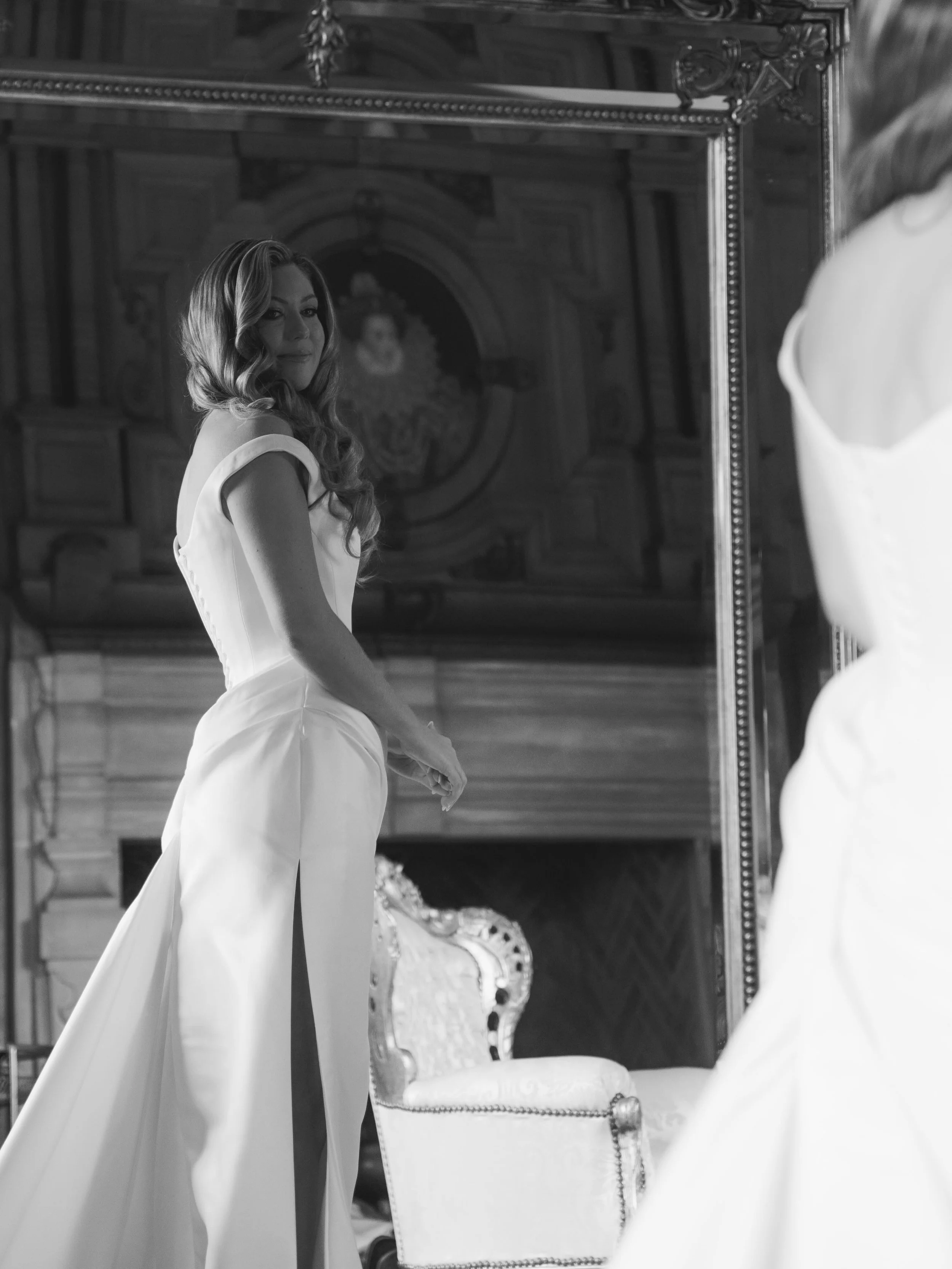 Abbie looked amazing in her @kyhabride dress 🤍 the lace trimmed veil finished the whole look off so perfectly and suited the vibe of the day so well. 

Photographer: @annacunnellphotography 
Venue: @hengrave_hall 
Hair: @carlywilliamshair 
MUA: @mak