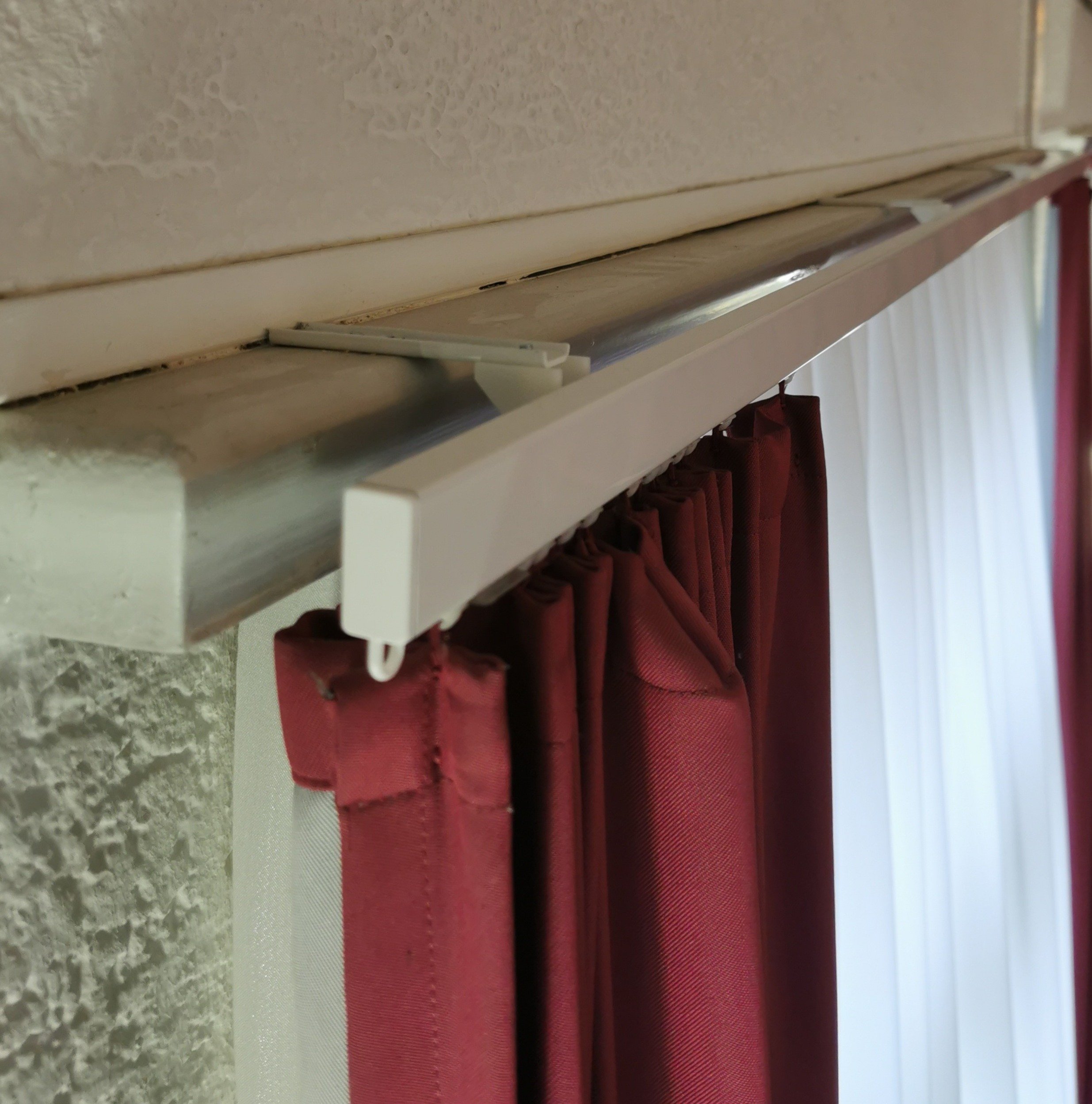 Profil SG Stabilo 6380 weiss mit Flachträger für bestehenden Verdunklungsvorhang