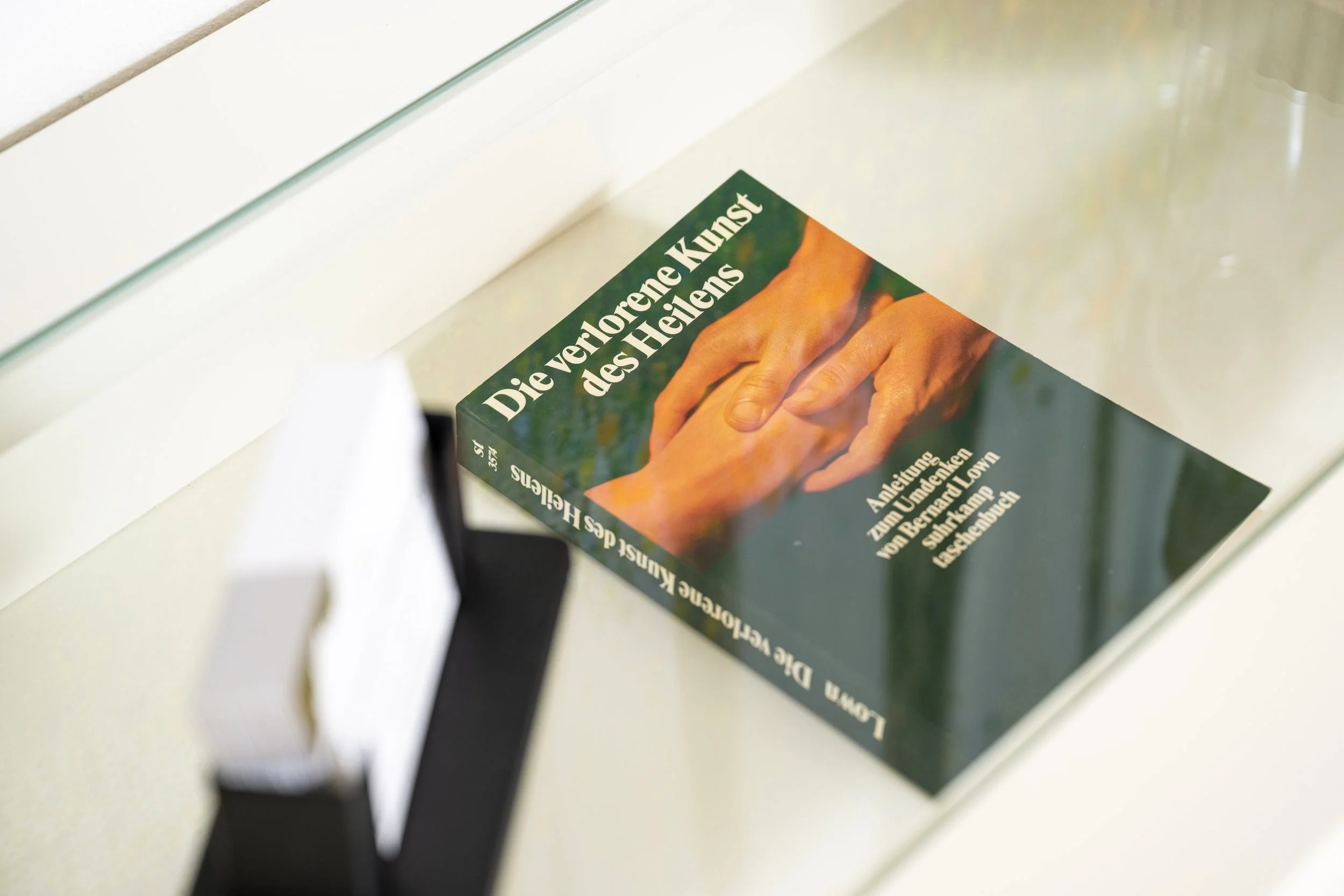 Positive Rückmeldungen zu Therapie und Coaching von Patienten und Klienten. Sinnbildliches Bild von Buch Dr. Bernard Lown
