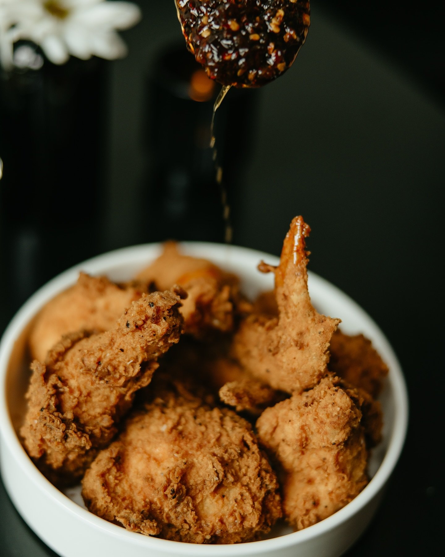Have you tried our legendary fried chicken? It&rsquo;s a cult favorite around here. Available during happy hour only!

#anacortes #friedchicken #yelpwashington #sanjuanislands #tulipfestival #skagitvalley #bellyofbellingham