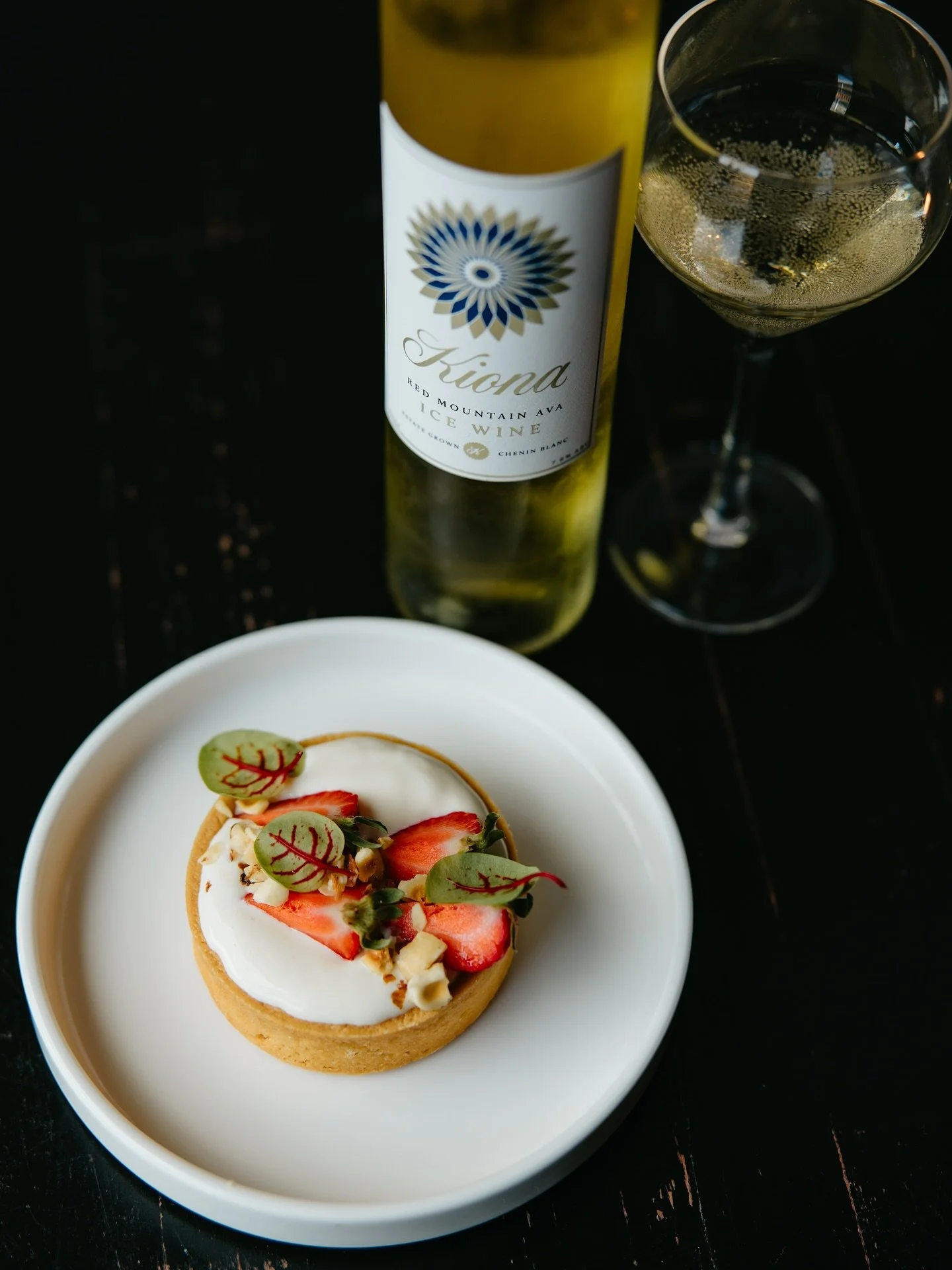 HAPPY FRIDAYYYY! Treat yourself to something special this weekend - have you tried our goat cheese tart?! This summer dessert is almost on its way out - come try this fav before it&rsquo;s gone! Open all weekend for HH 3-5, Dinner 5-9.

#anacortes #y