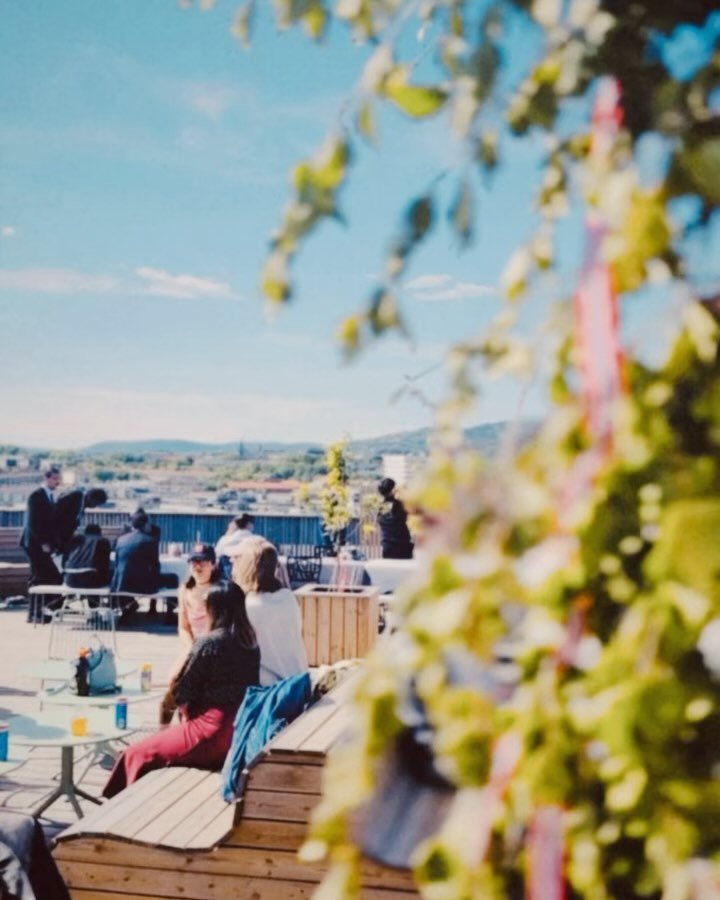 Photo dump from our 🇳🇴17th of May celebration🇳🇴 on the roof&hearts;️Big thank you to everyone who stopped by to celebrate with us, and to our troopers at the pop-up bar🫶The real MVPs 😮&zwj;💨