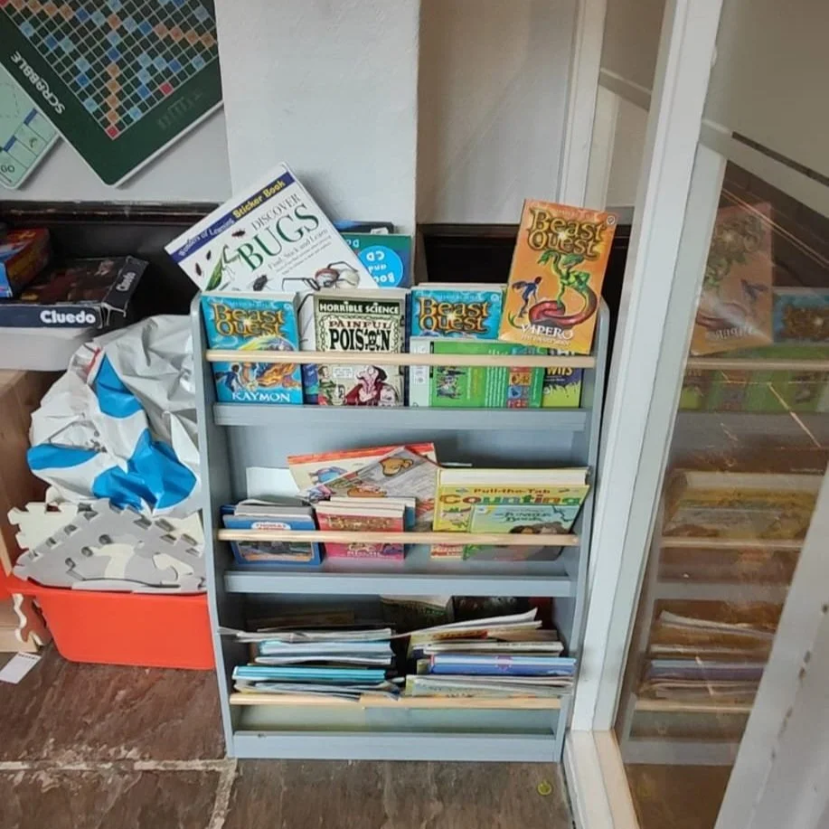 Books for children in Youth Hostel