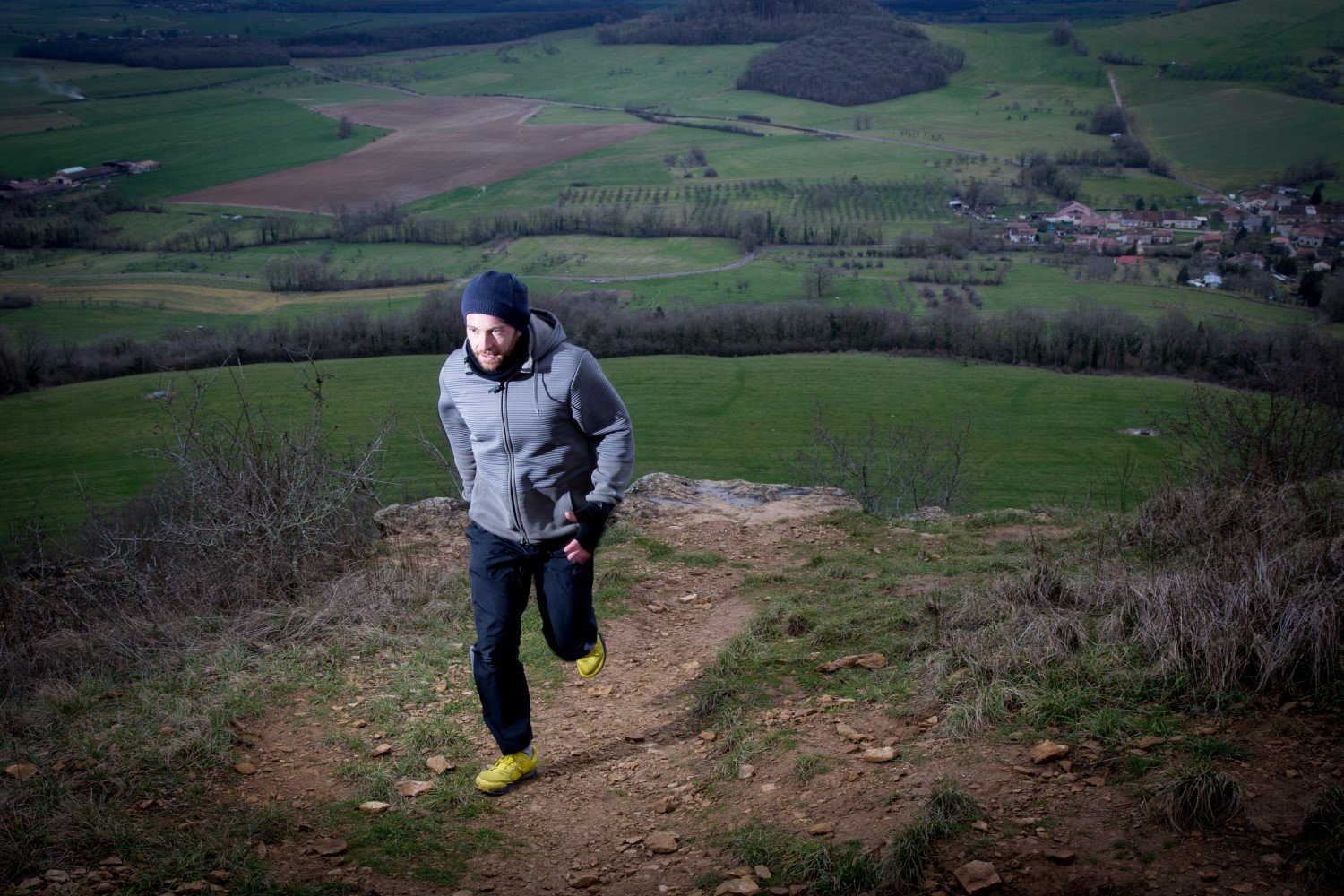 Nicolas Thirion, coach sportif et nutrition santé dans l’Orne, en séance de course en côte pour développer l’endurance, la force et la technique en trail.