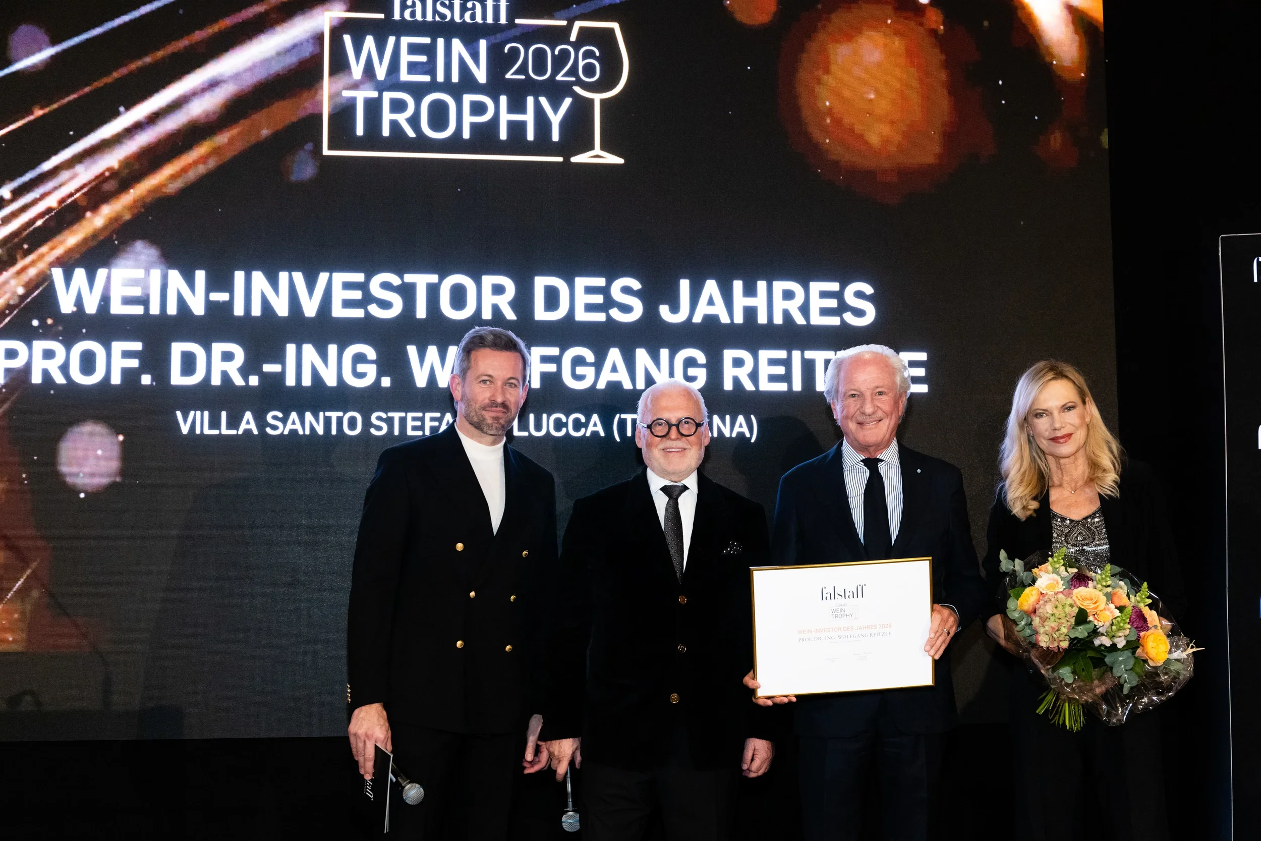 Schauspieler Jan Hartmann neben Wolfgang Rosam, Nina Ruge und Prof. Reitzle bei der Falstaff WeinTrophy 2026