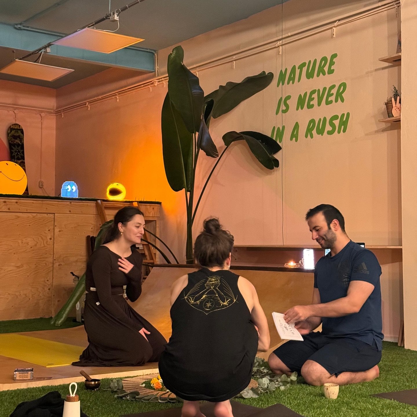 72 hours in Holland🌀

1. A beautiful exchange moment🤍 at the end of our @balancein.bloom Connection Ceremony, one of my students gave me a book by @mewlana_jalaluddin_rumi 
2. Friends&rsquo; dinner
3. Remembering the streets of Amsterdam
4. A momen