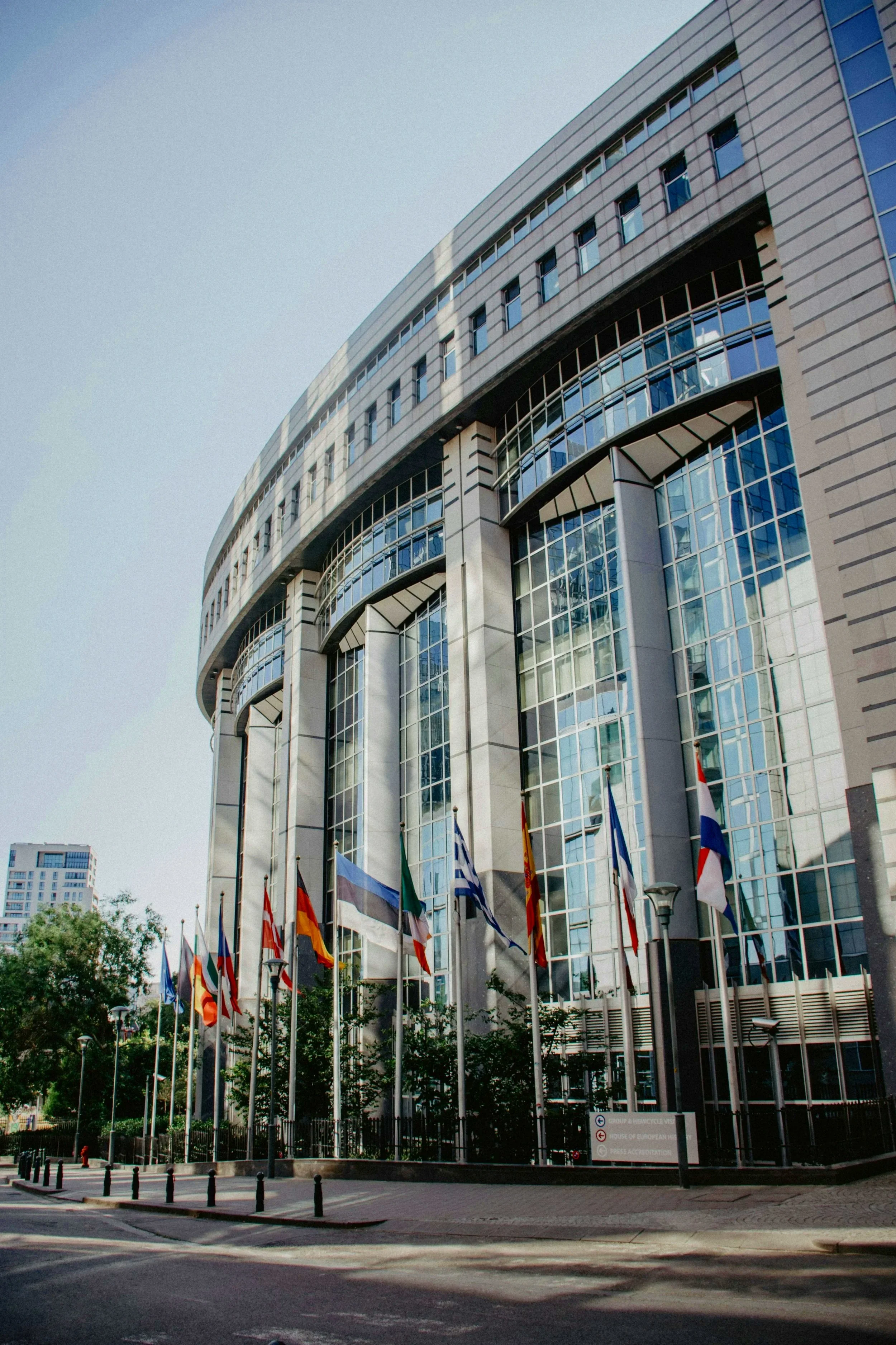 A view of the Golden Gate Bridge with cars driving across it on a cloudy day.
