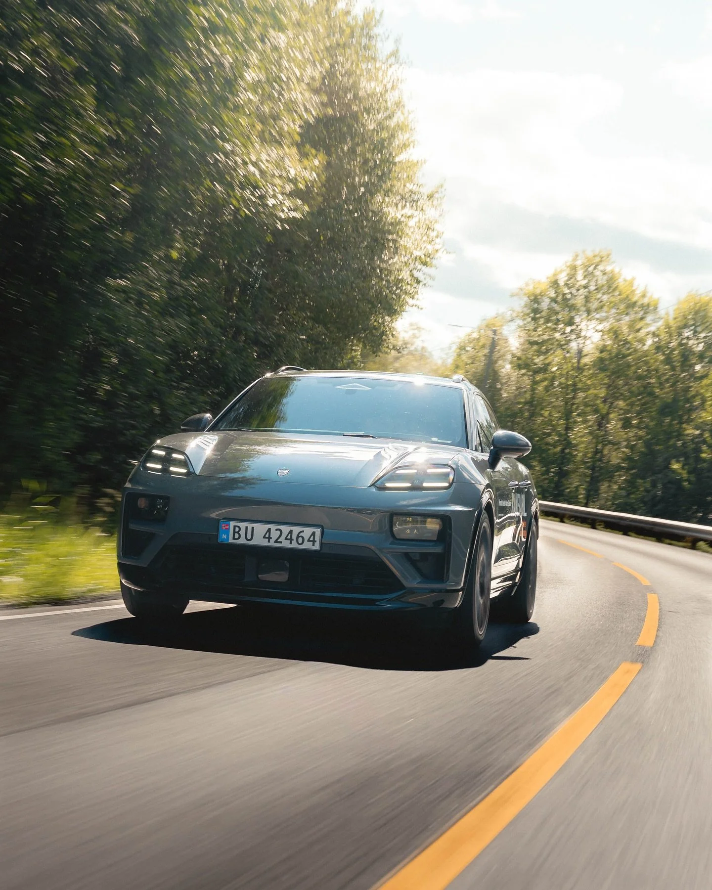 En bedre kamerabil skal man lete lenge etter📸
&bull;
&bull;
@porschecenteraskerbaerum 
@porscheclubnorge 
@jostein.lund 
&bull;
&bull;
#porsche #porschemacan #cameracar