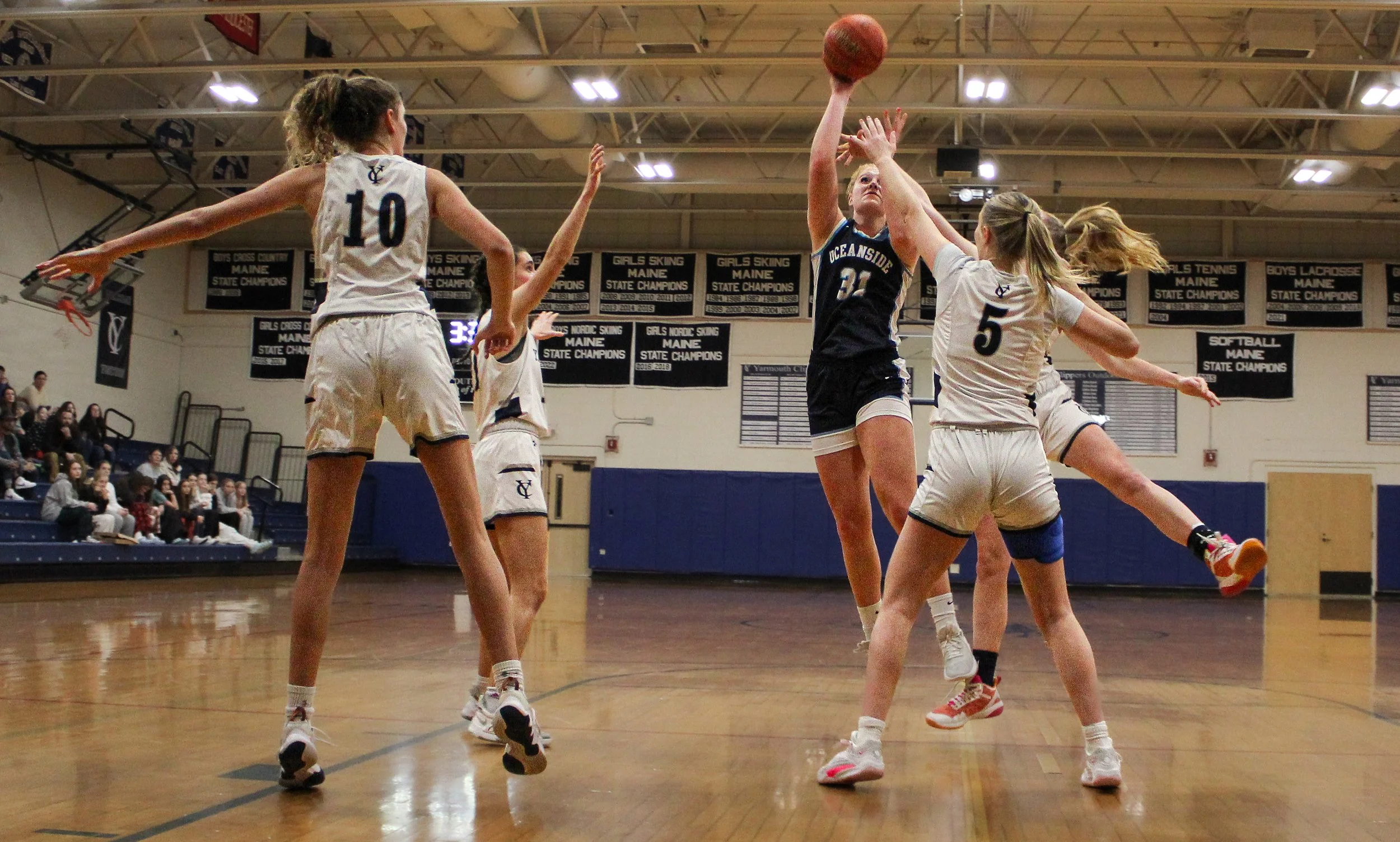 Mariners defeat the Clippers 55-34