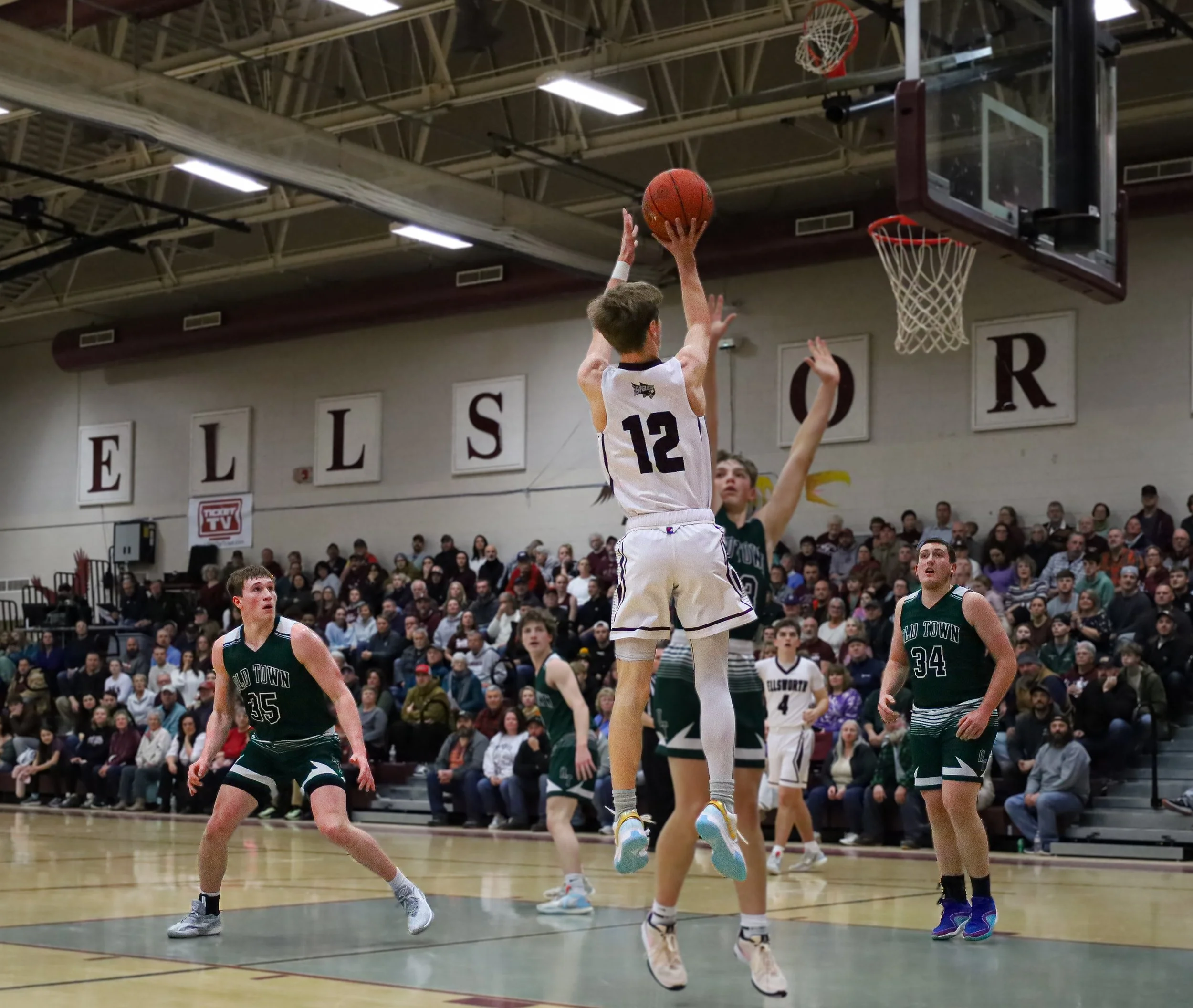 Ellsworth hands Old Town first loss in Class B battle