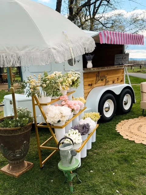 Spring Minis with Lovely Vision Photo
Rentals: Galas and Gardenias