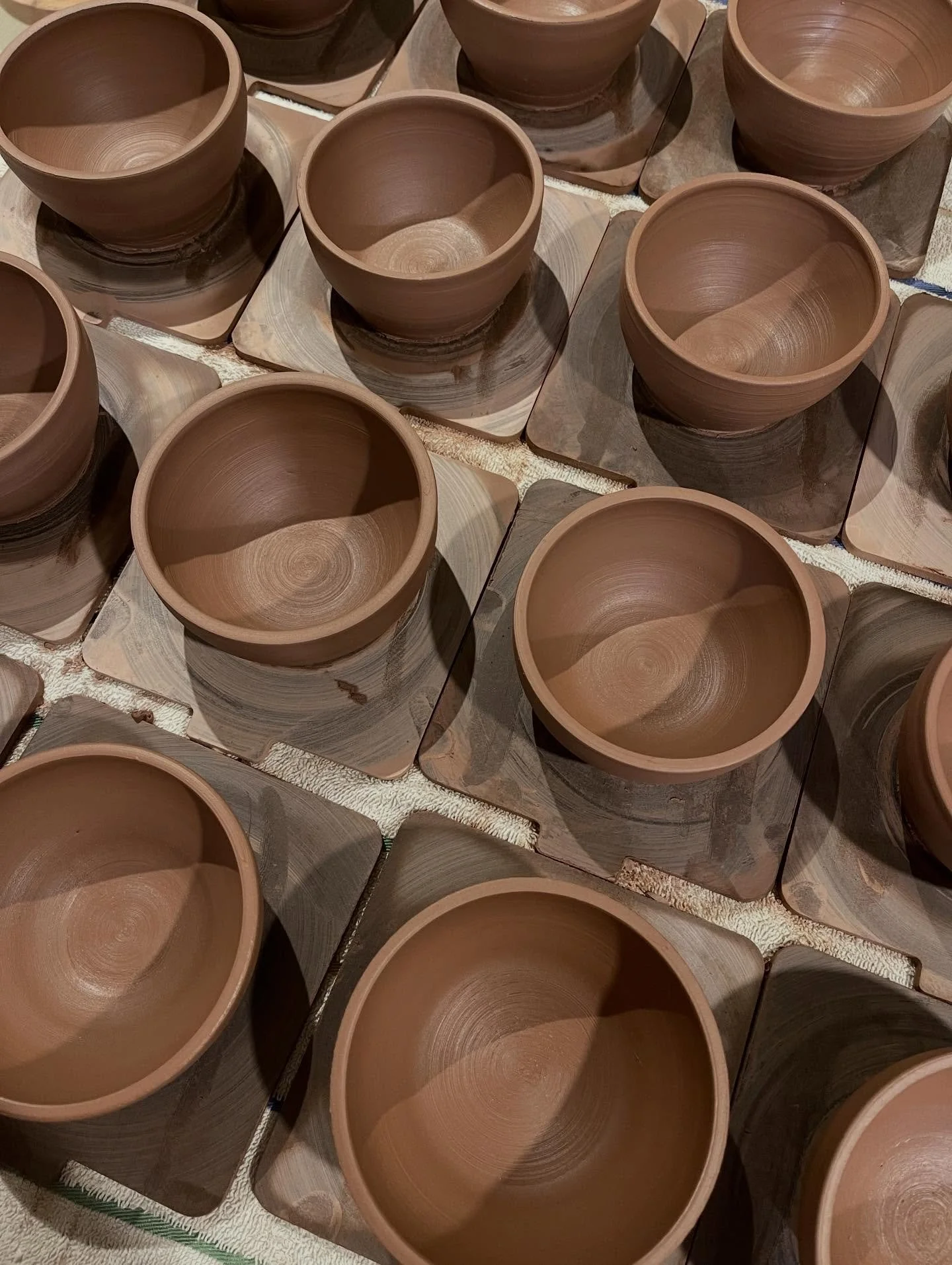 So many cappuccino mugs 👏

#stoneborn #stonebornpottery #cappuccinomugs