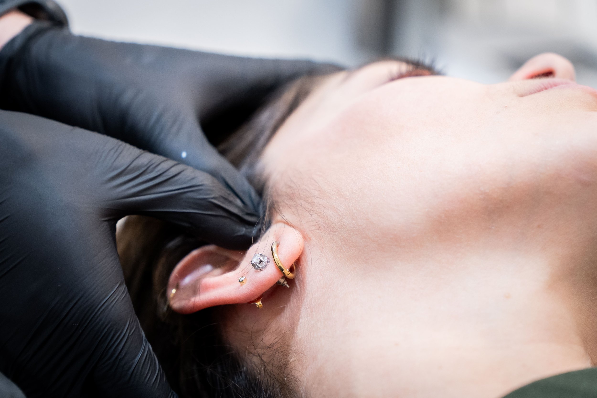 Fisioterapia para dolor de oído y mandíbula asociado a disfunción de la ATM

Tratamiento manual de la ATM en zona cercana al oído para aliviar dolor mandibular

Fisioterapia especializada en ATM para dolor facial y molestias de oído