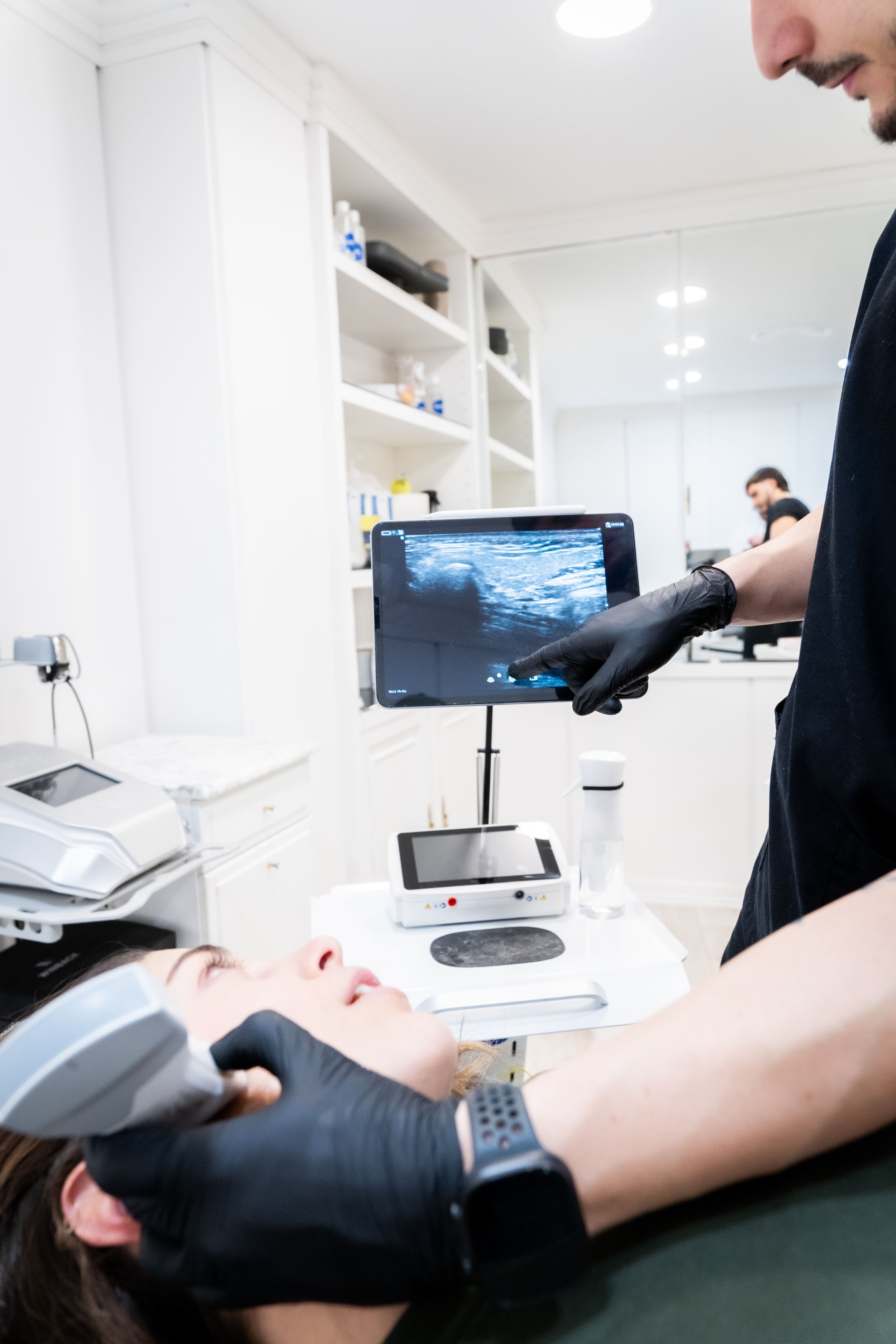 Diagnóstico ecográfico de la ATM en tratamiento de fisioterapia especializada en Madrid  Fisioterapia ATM con ecografía para dolor mandibular en clínica especializada en Chamartín  Ecografía aplicada a la disfunción temporomandibular en fisioterapia 