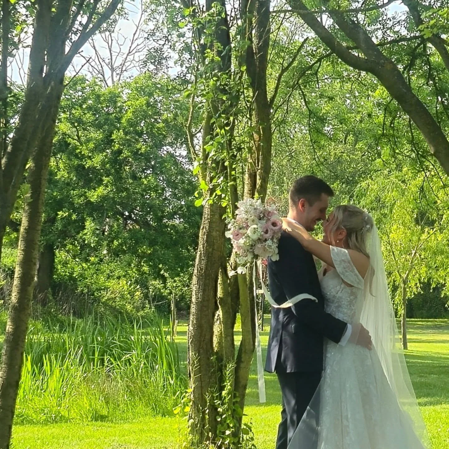 Congratulations Charlotte &amp; Matthew, Mr &amp; Mrs Harper #OutdoorWedding #NatureWeddingVenue #gardenweddings #happycouple❤️
