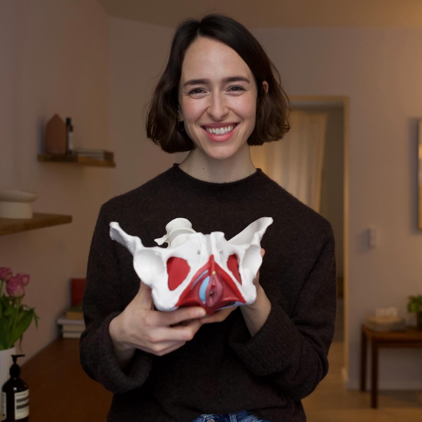 Hey there! I&rsquo;m Rachel, the face behind Womanhood.

Originally from Ireland, I&rsquo;m a daughter, sister, wife, pelvic floor physiotherapist, and yoga teacher. My journey, shaped by physiotherapy and yoga, has led me to a profound love of women