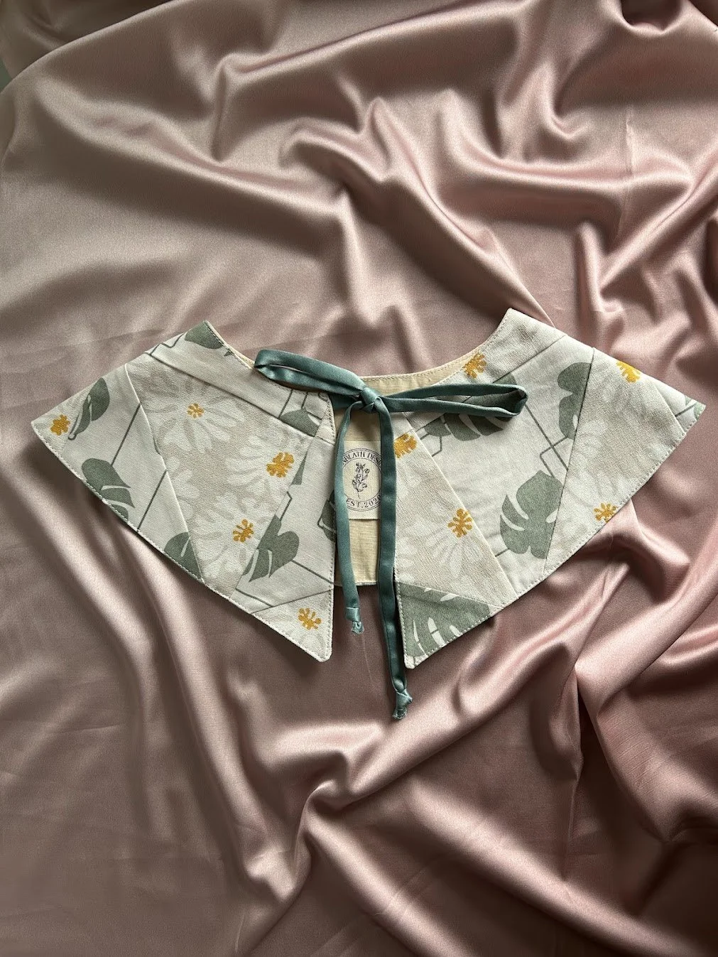 Scrappy Faux Collar (leaves and flowers)