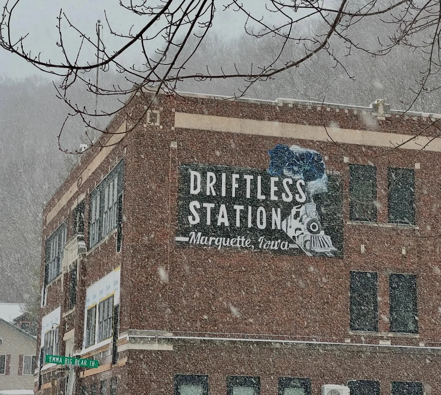 It&rsquo;s certainly a winter wonderland out there. ❄️

📍Driftless Station, Marquette

#marquetteiowa #portsofdiscovery #snow #winter #snowing