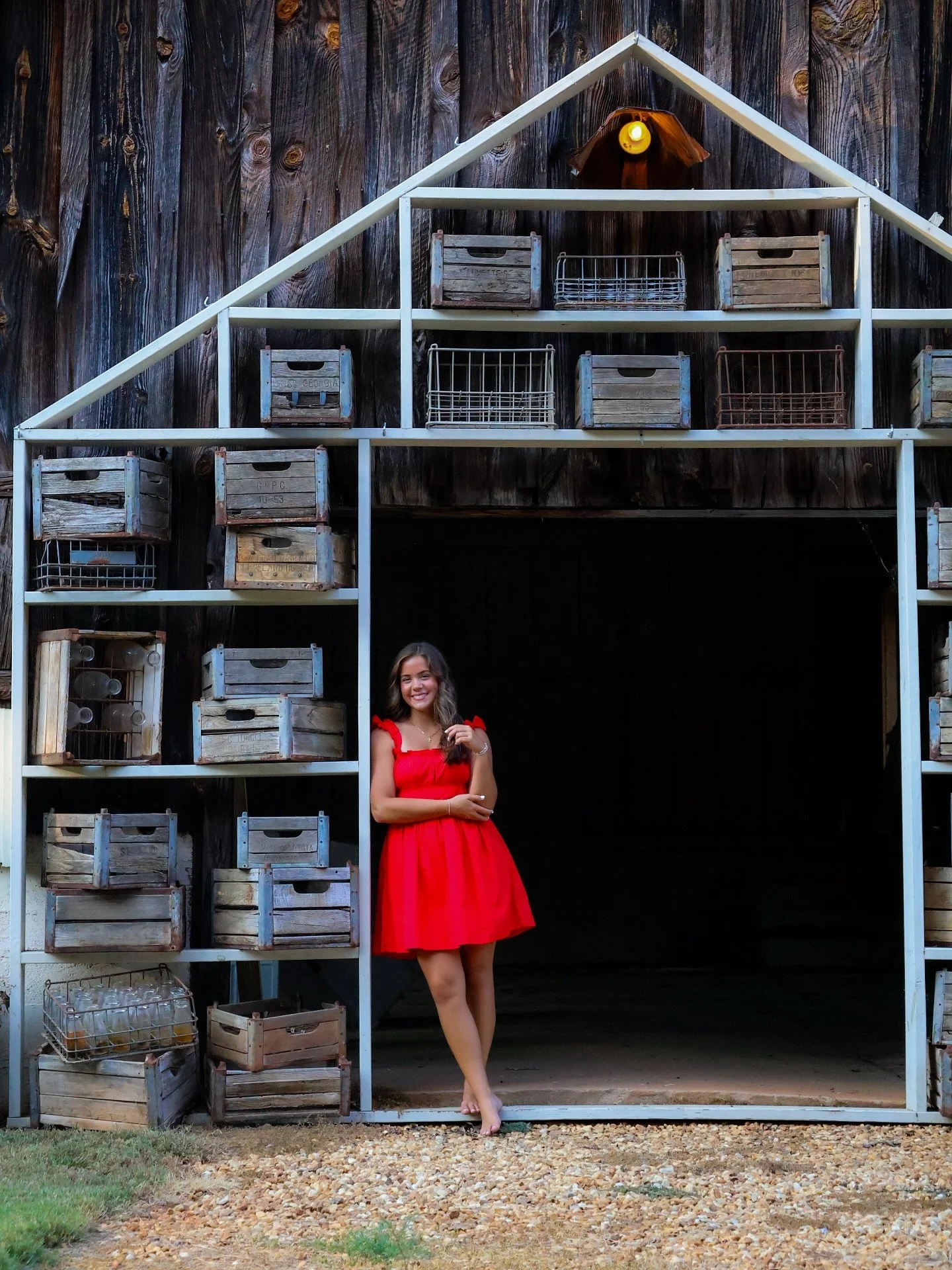 Loving this shot of @elizabethb.09 at the barn.  @photos_bycarlym and E had a blast around the farm last night.
&bull;
@elizabethb.09 
@photos_bycarlym 
@itmoutdoors 
@haley.browning