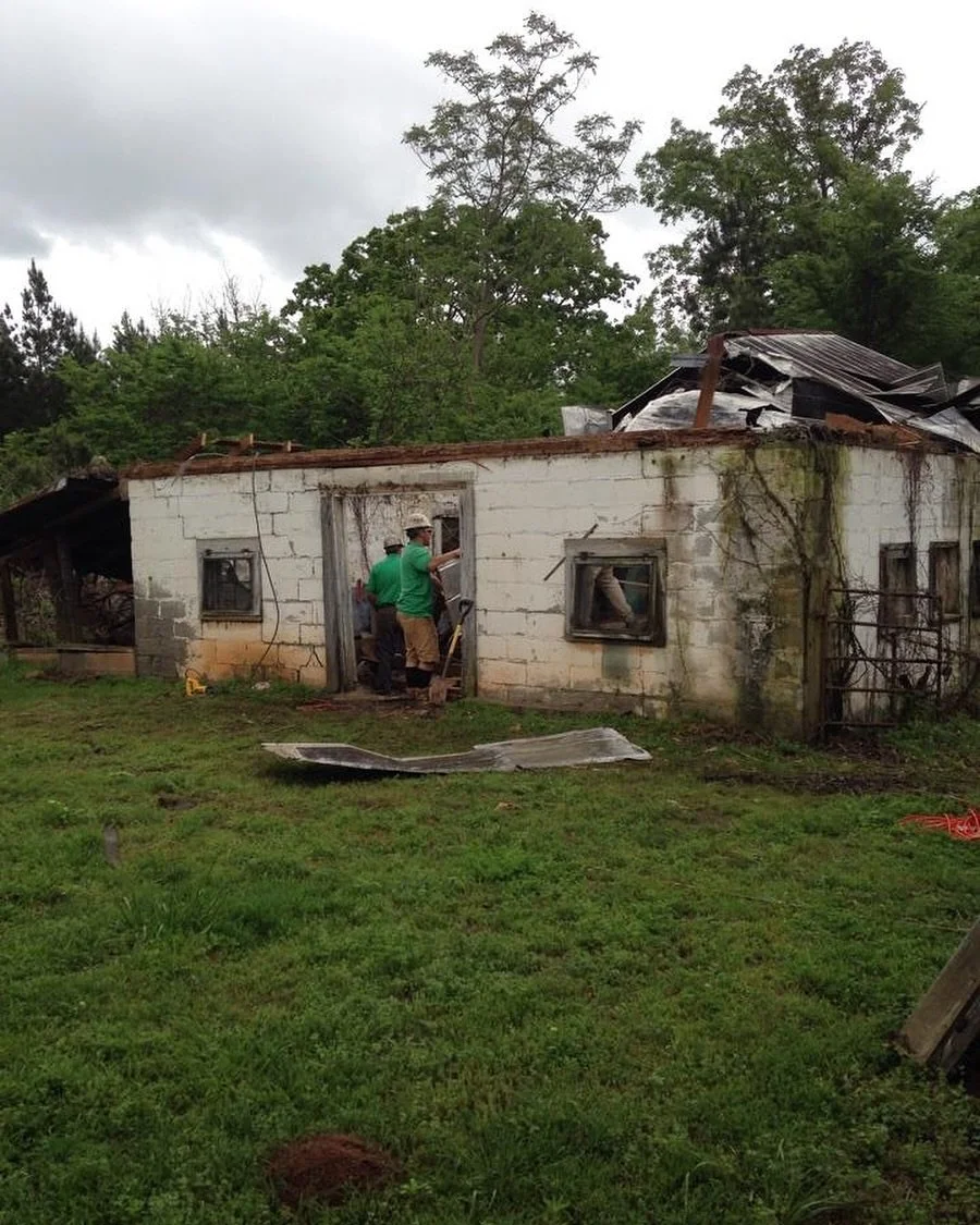 We have had some big messes to clean up.  From a fallen pecan tree to decades old debris to where everyone dumped their old washer and dryers&hellip;but&hellip;it was all worth it.
&bull;
This is the view of the block barn in 2015.  We are in the fin