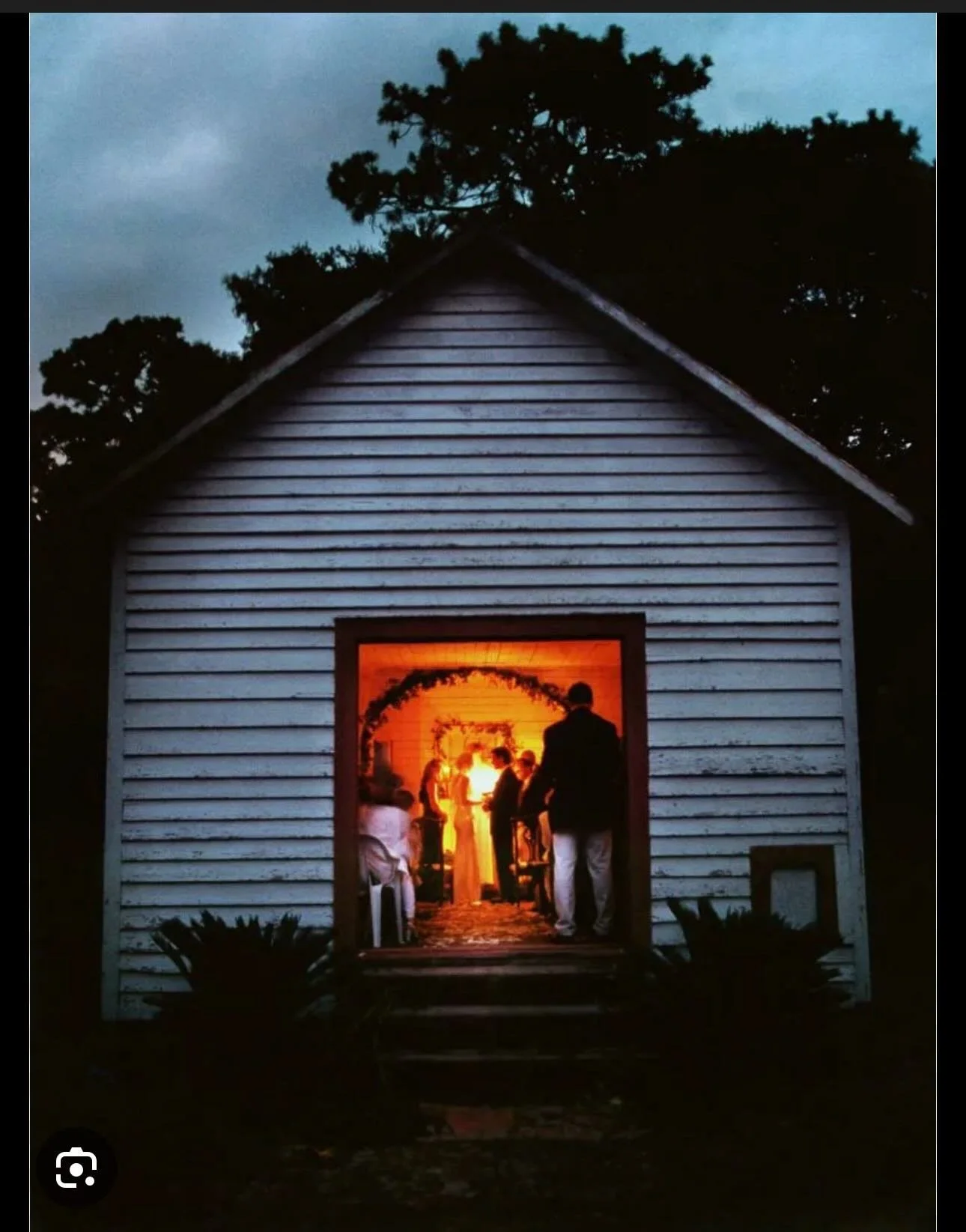 If you are a bride or you know a bride that is on the &ldquo;Kennedy Wedding&rdquo; trend&hellip;she can MOST DEFINITELY make it happen in our 1940 Dairy Barn.
&bull;
It doesn&rsquo;t get more Simple, Serene or Southern than this.
&bull;
Share or tag