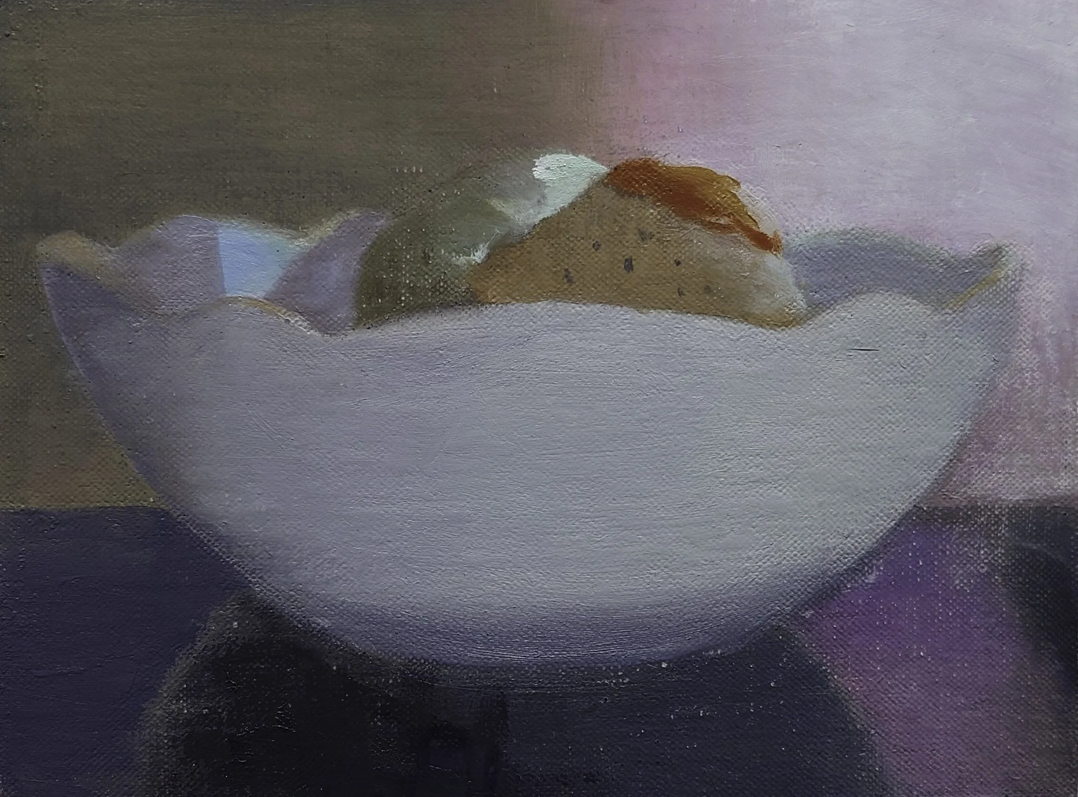 244. Mint and salted caramel ice cream in Alessi bowl (Minze- und gesalzenes Karamelleis in einer Alessi-Schale)