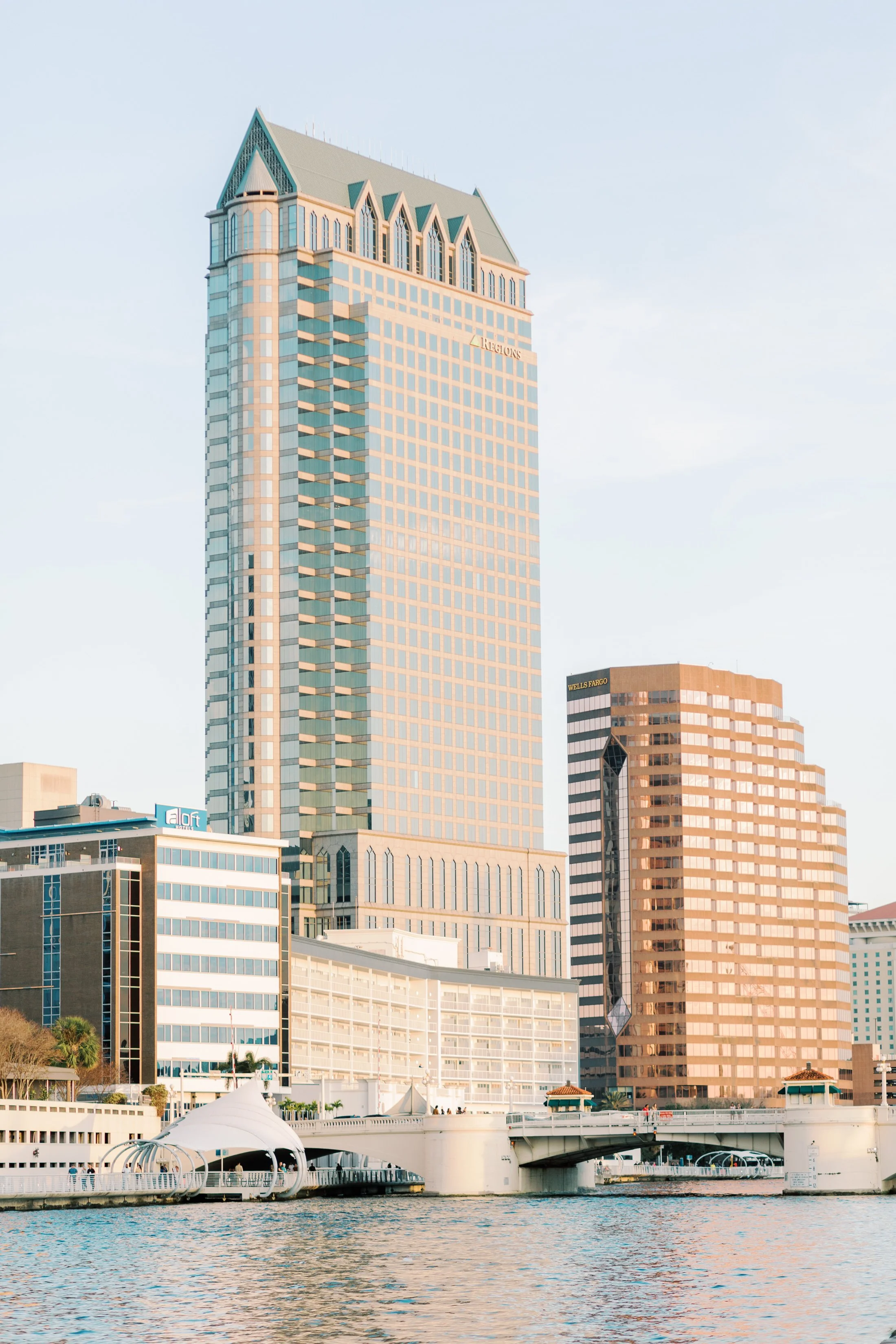 SDIRA vs Traditional IRA comparison illustrating structural differences, expanded investment control, and increased investor responsibility.