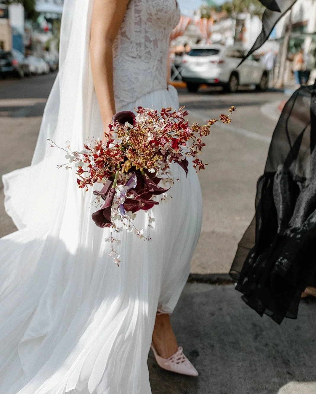 This bouquet left me tachycardic &hearts;️

Photo: @tripp.photo 
Planner: @aficialevents 
Glam: @bridalbeautybyphoebe 

#bridalbouquet #bouquet #flowers #weddingflorist #engaged