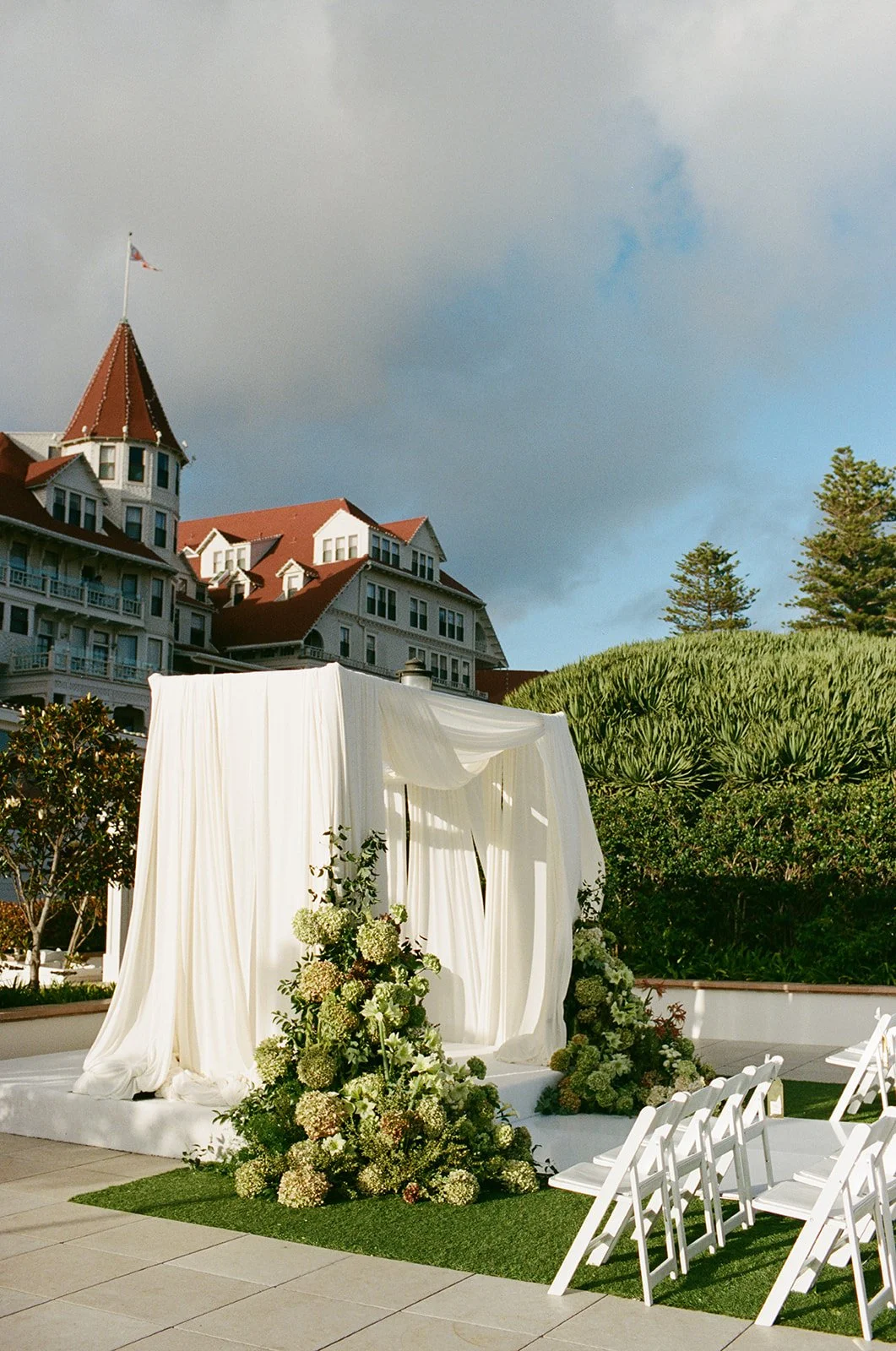 Coronado-Island-Hotel-Del-Coronado-Film-Wedding-Photography-By-The-Delacastros-128_websize.jpg