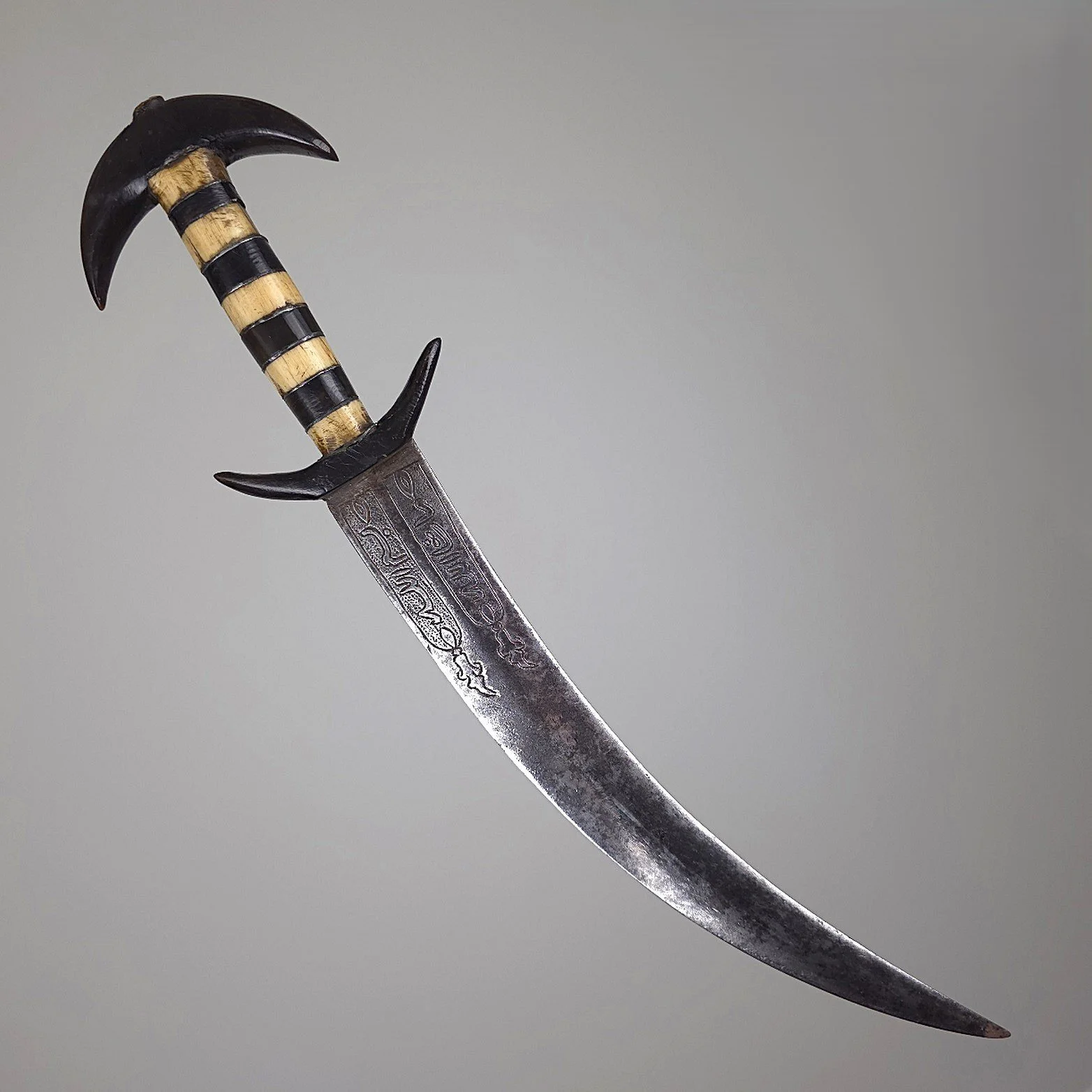 Dongola Dagger 488 5.jpg