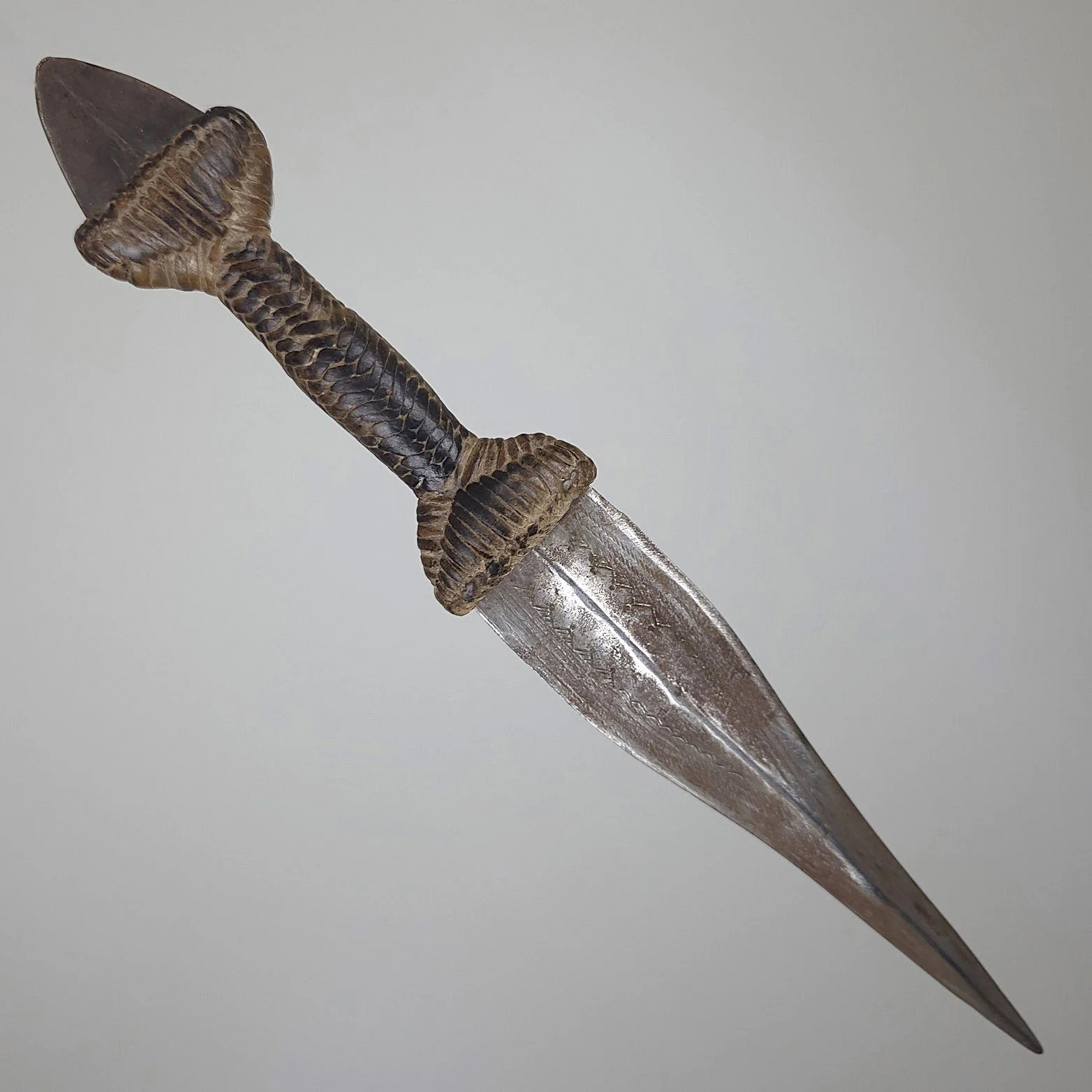 Toubou Arm Dagger
