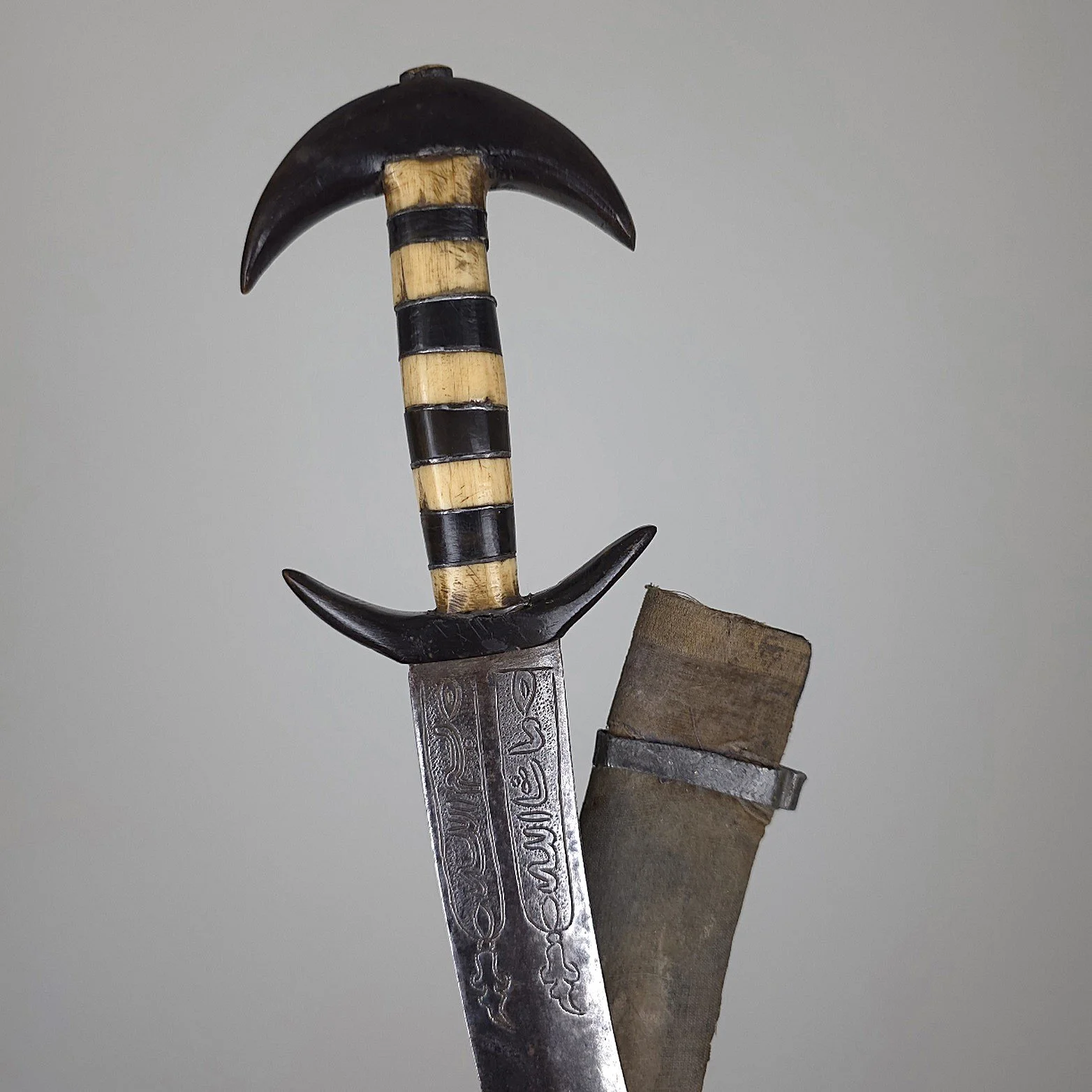 Dongola Dagger 488 8.jpg