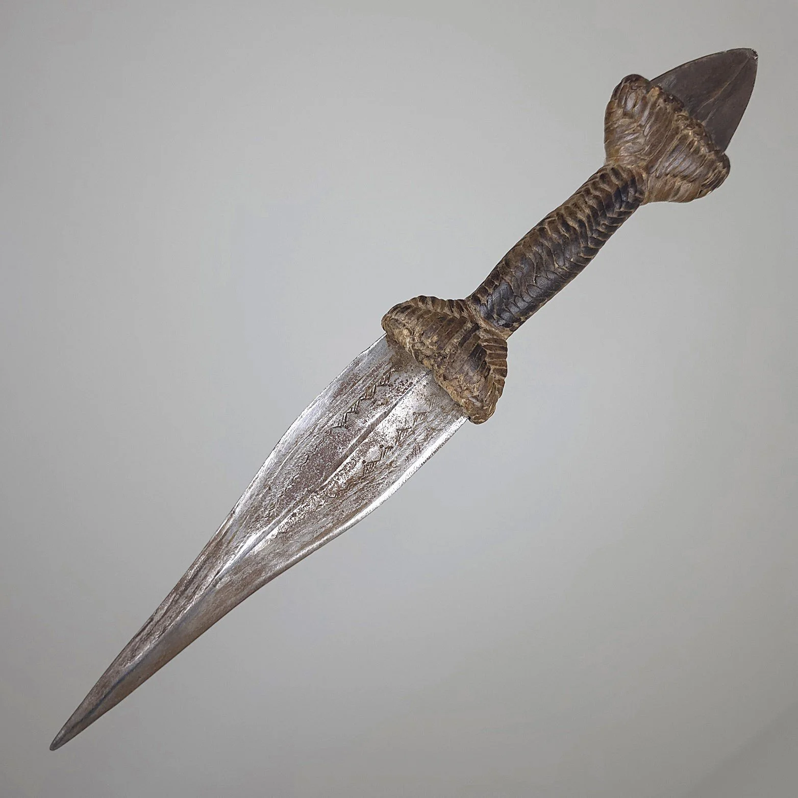 Toubou Arm Dagger