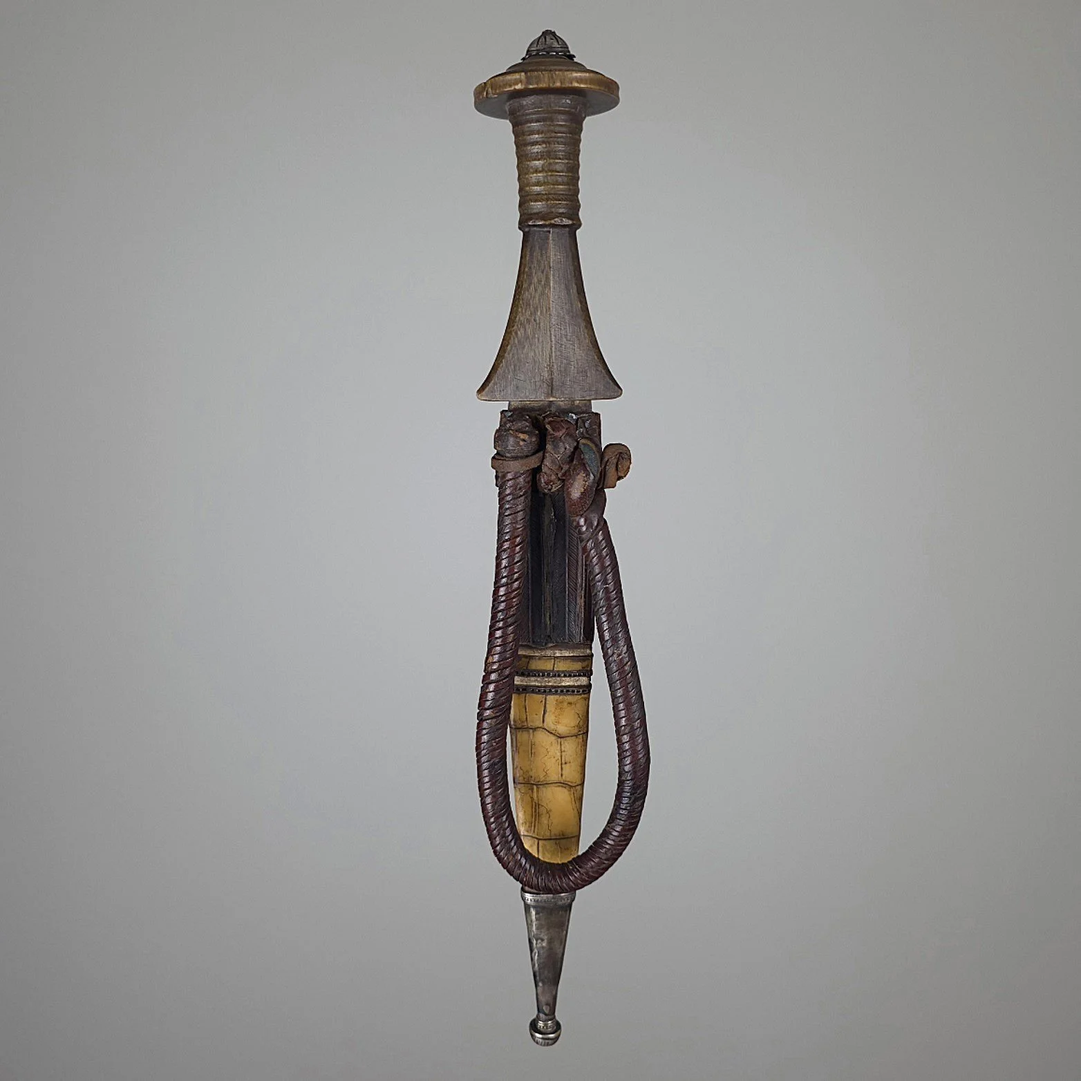 Arm Dagger 487 11.jpg