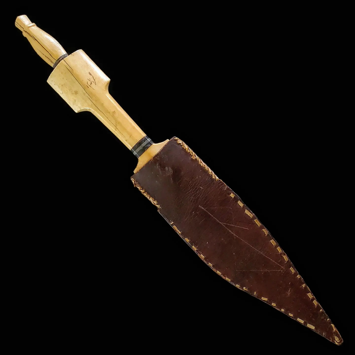 A Very Fine Billao with Ivory Pommel Spike