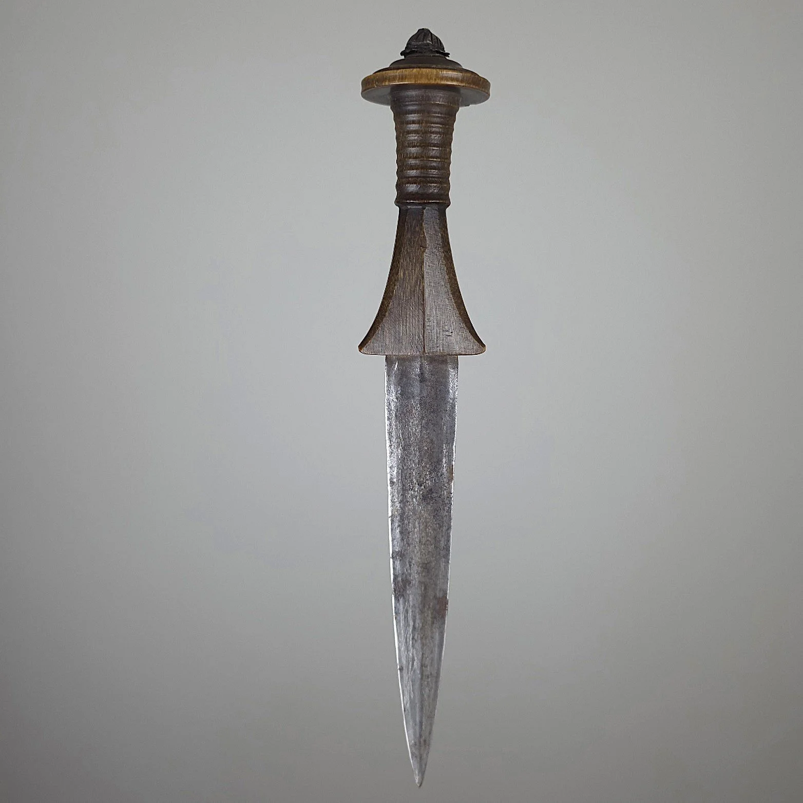 Arm Dagger 487 5.jpg