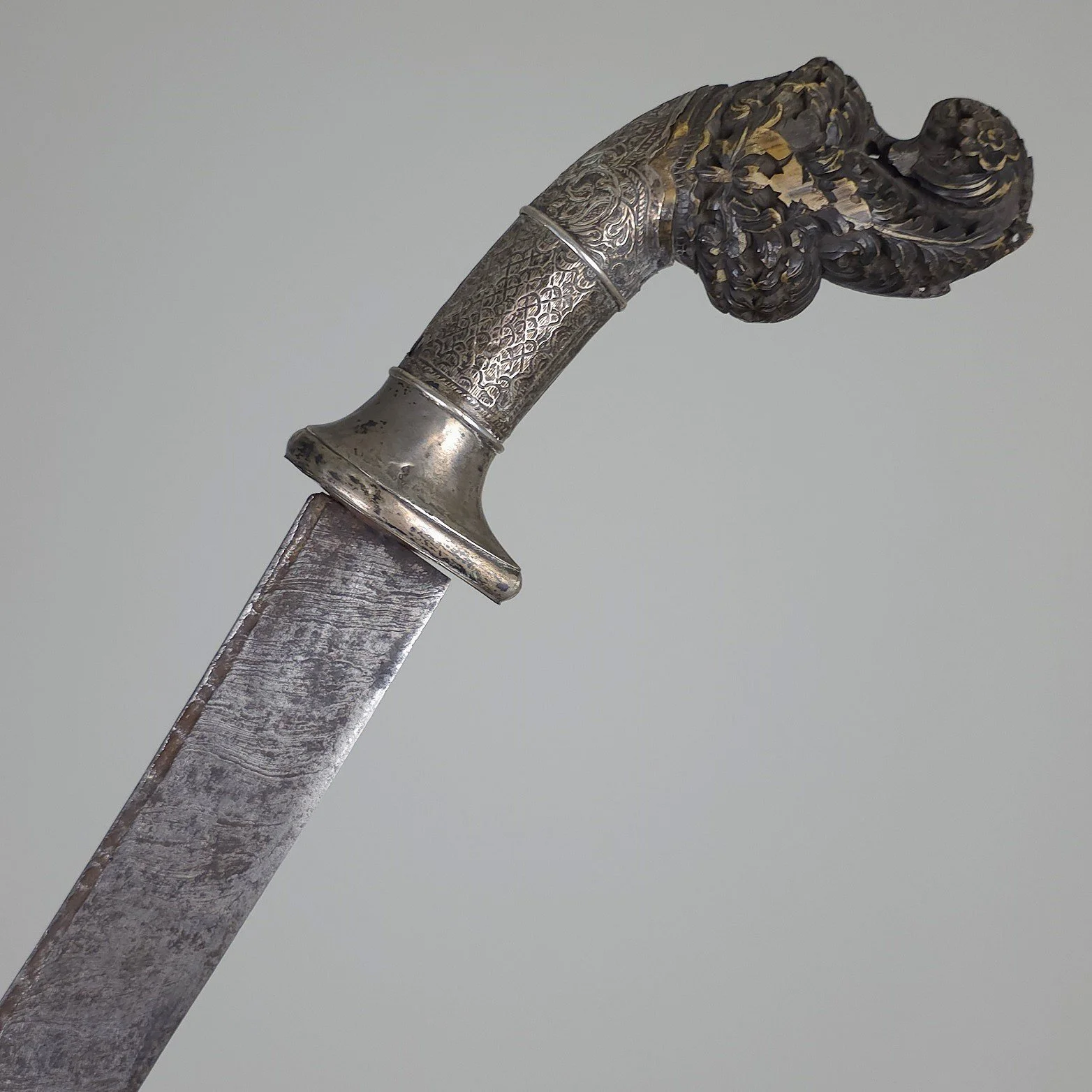 Pedang (Pedang Bengkok)