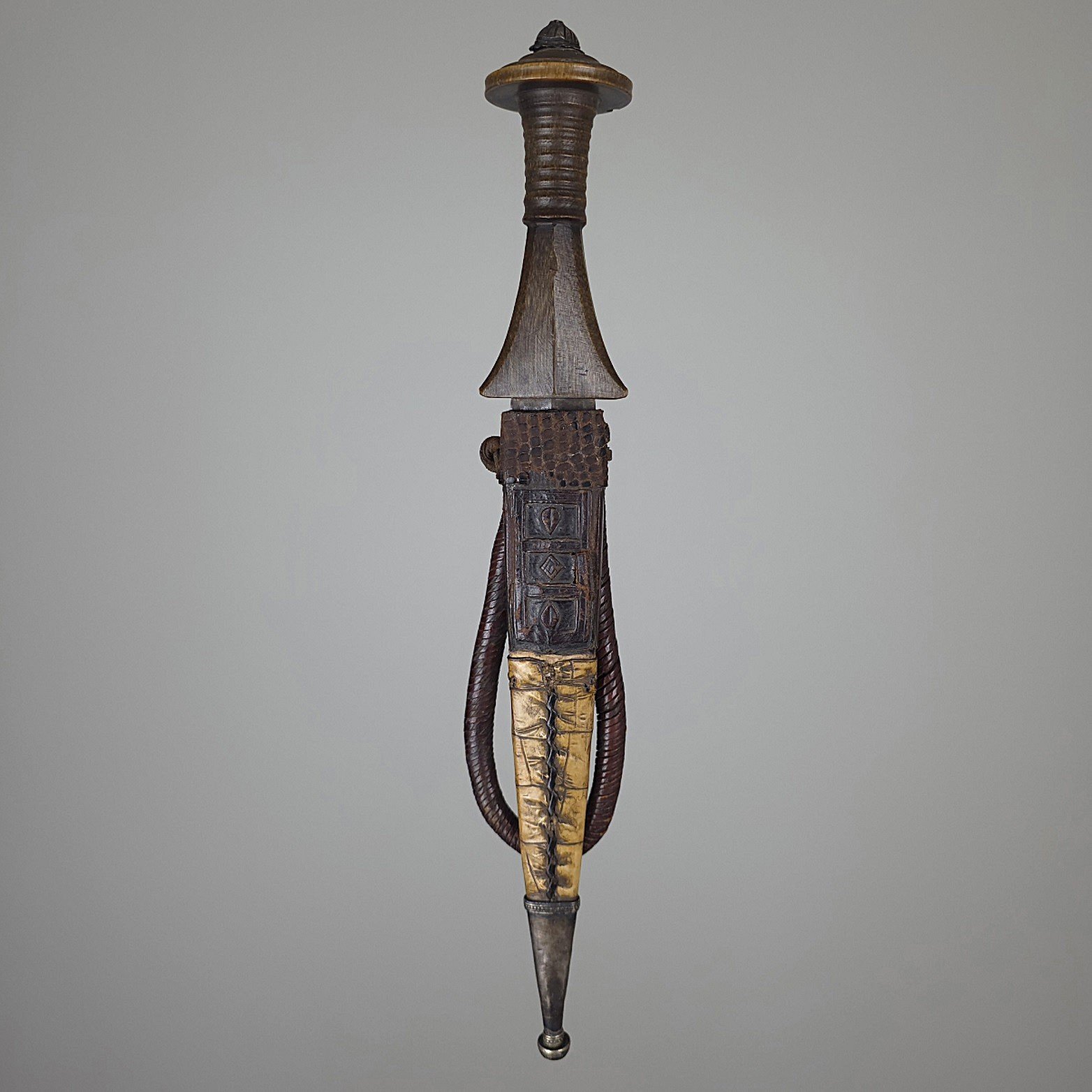 Arm Dagger 487 4.jpg