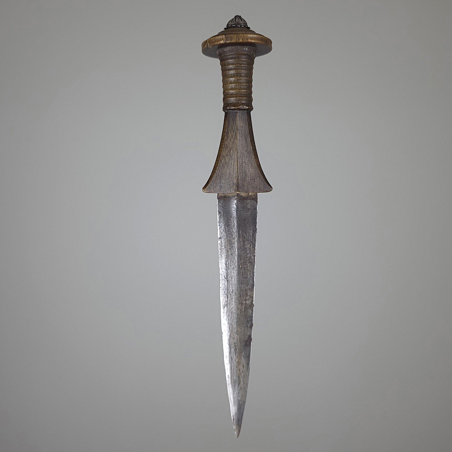 Arm Dagger 487 10.jpg